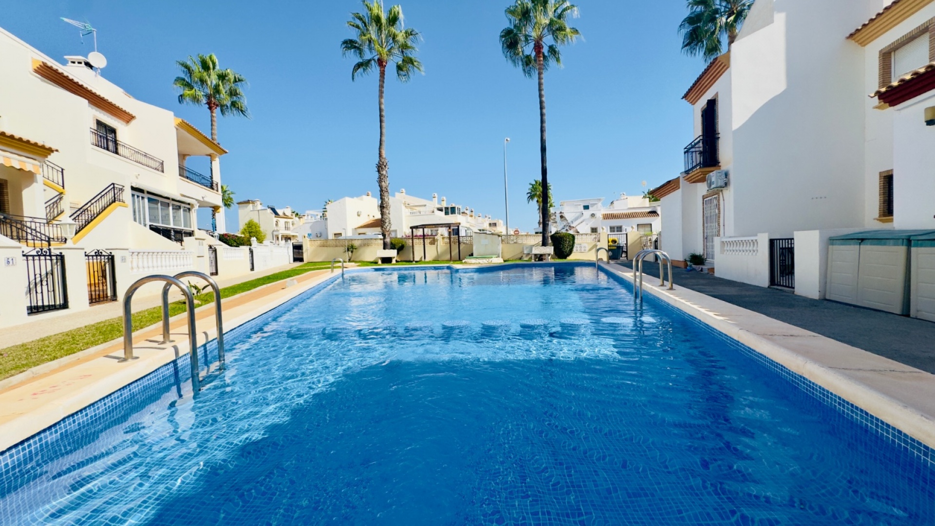 Resale - Villa - Playa Flamenca - La Rueda
