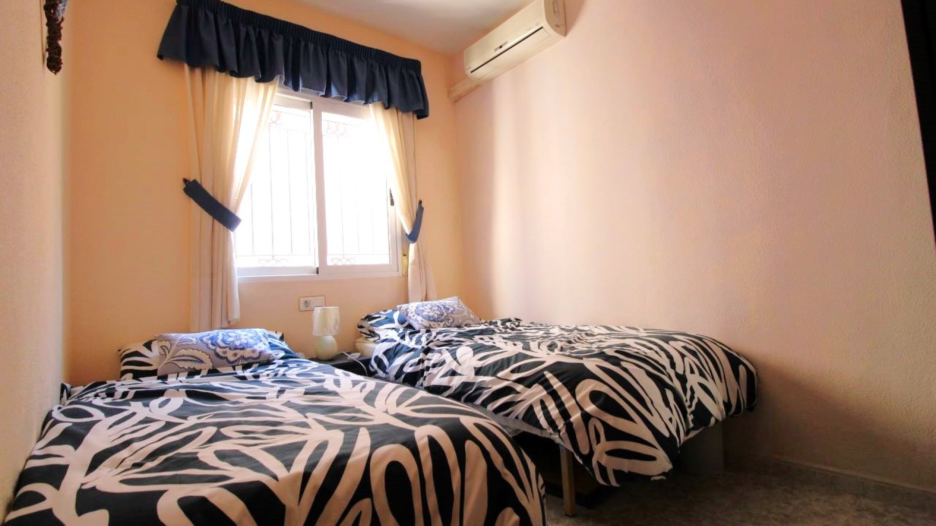 Resale - Villa - Playa Flamenca - pueblo caballero