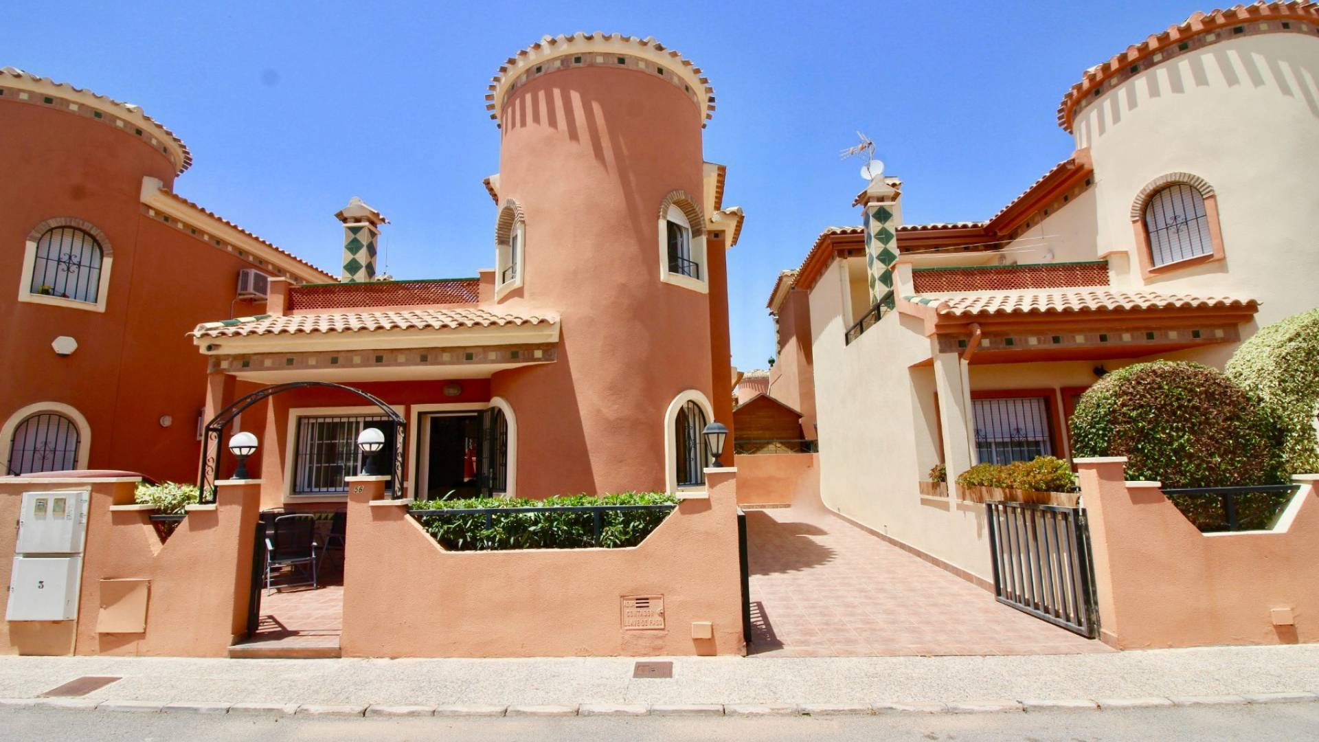 Resale - Villa - Playa Flamenca - villas san luis