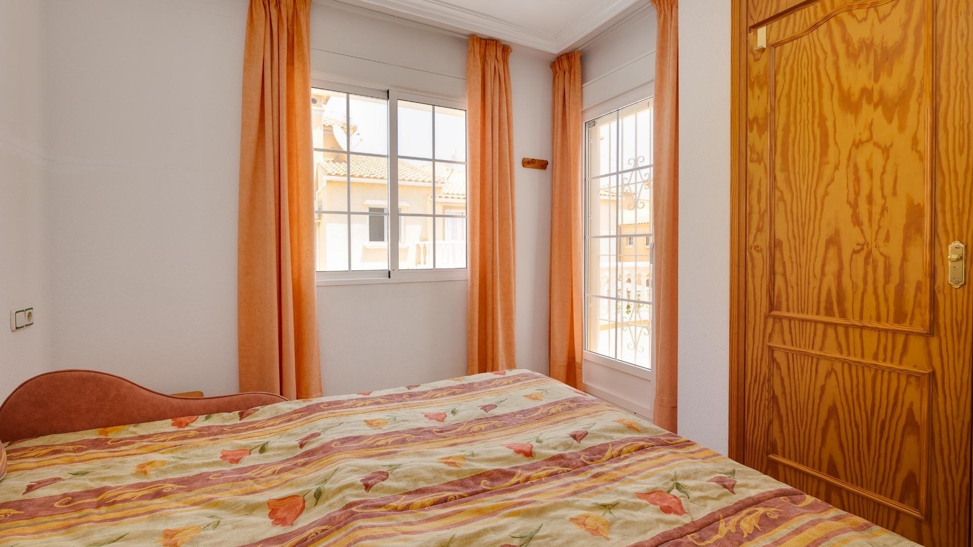 Resale - Villa - Playa Flamenca - zodiaco