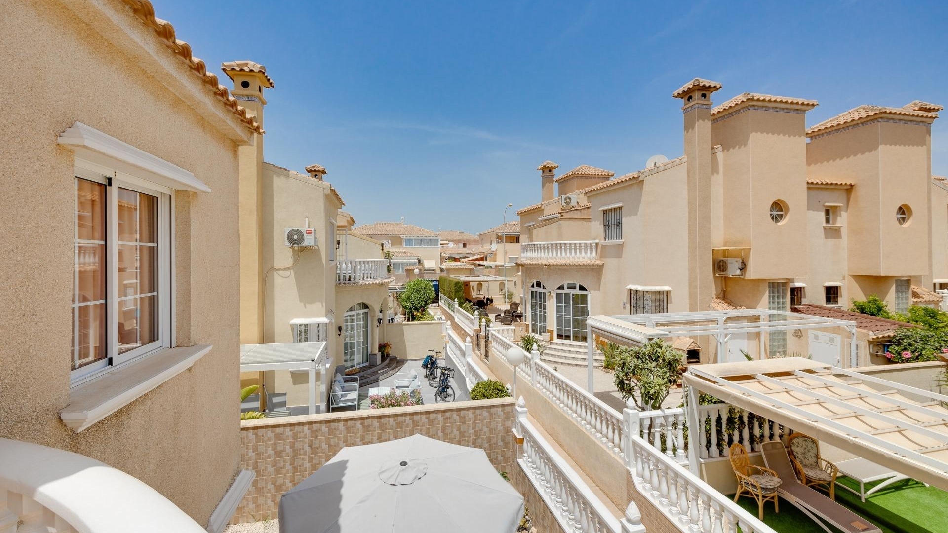 Resale - Villa - Playa Flamenca - zodiaco