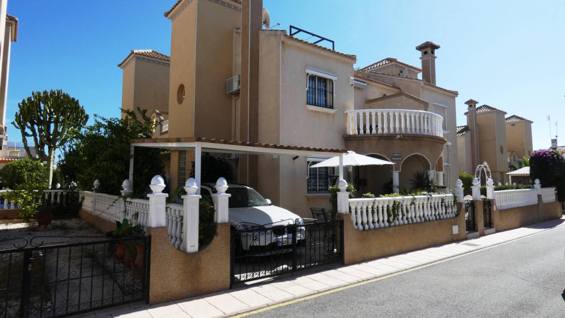 Resale - Villa - Playa Flamenca - zodiaco