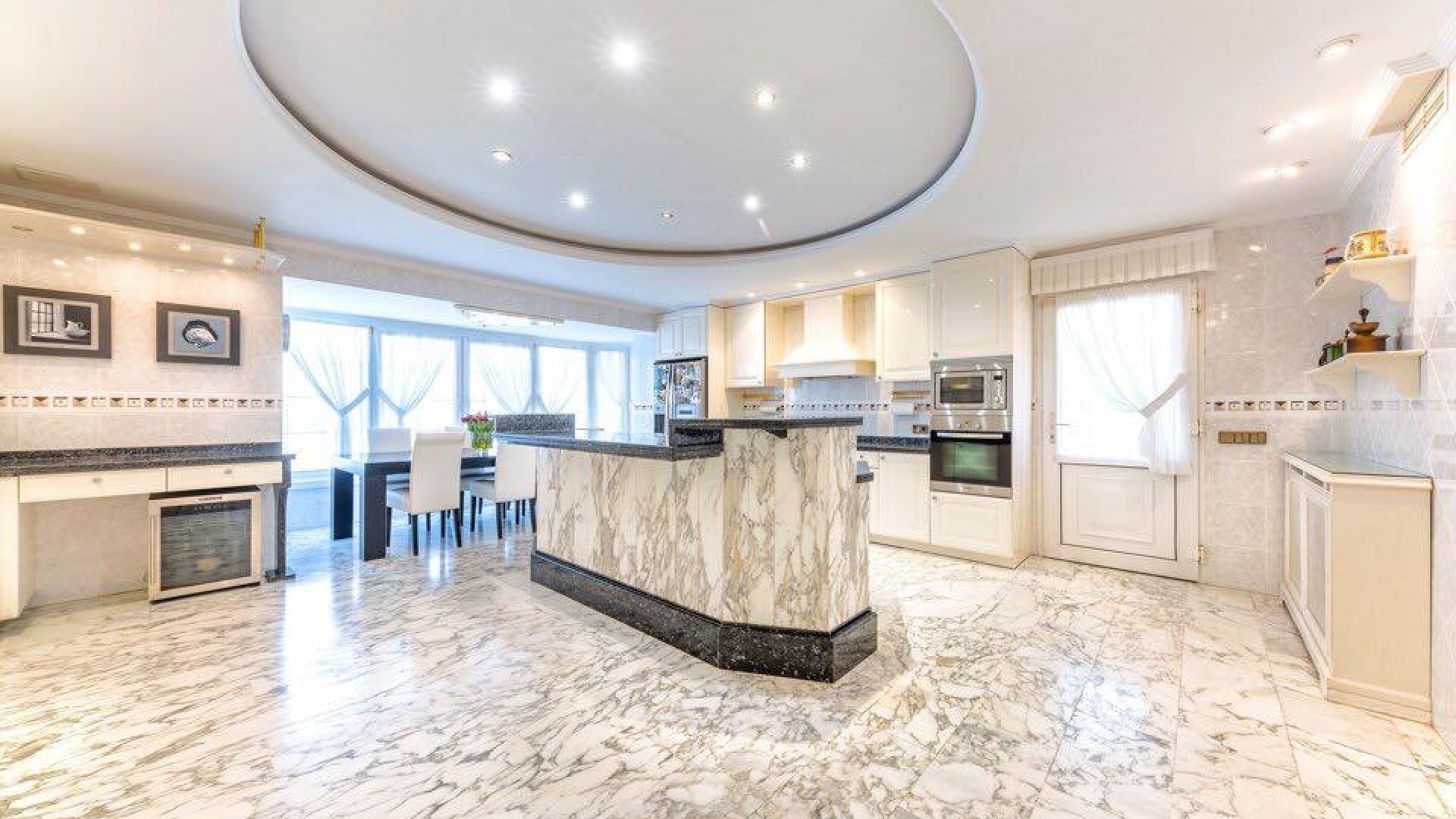 Resale - Villa - Playa San Juan