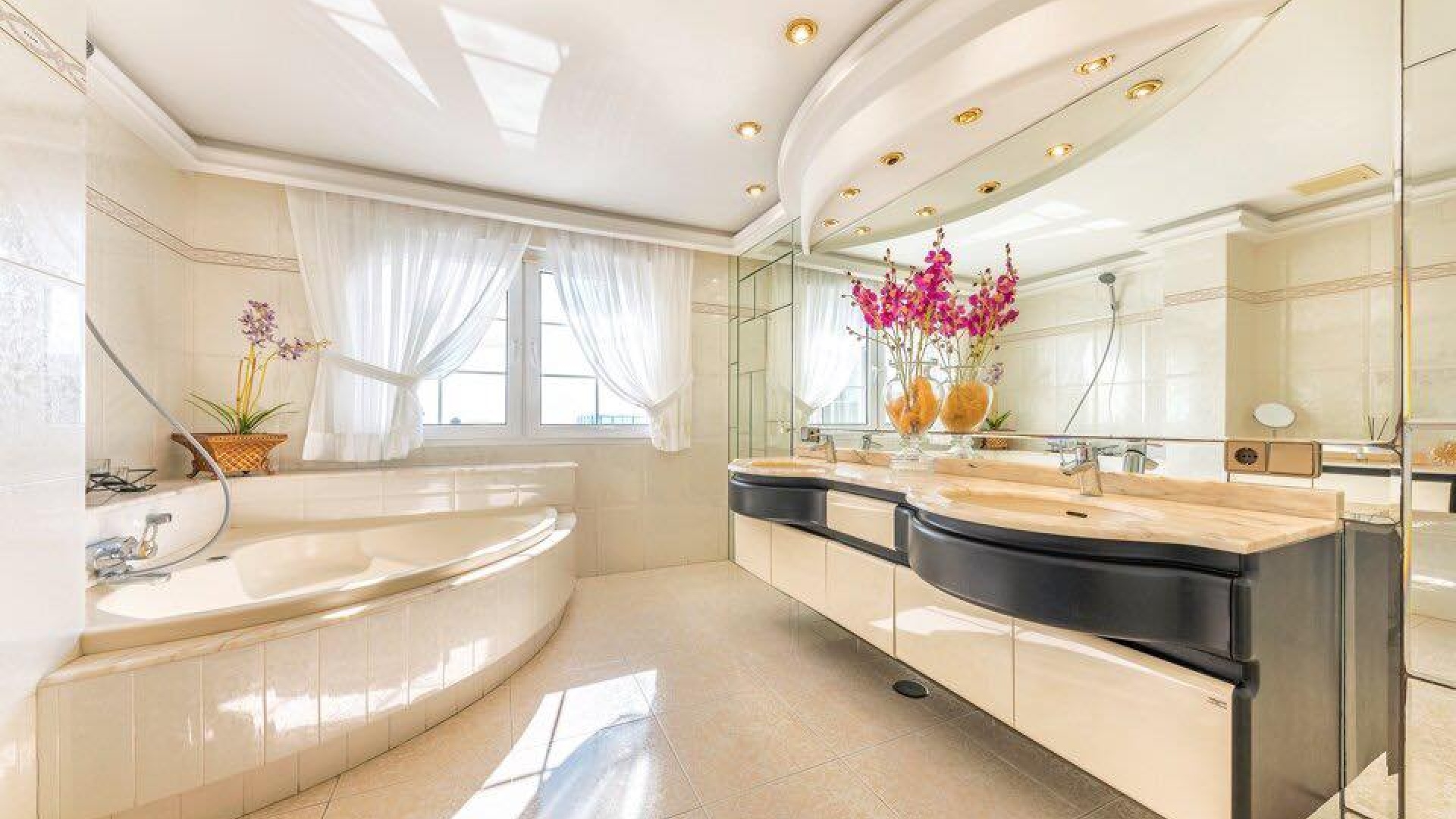 Resale - Villa - Playa San Juan