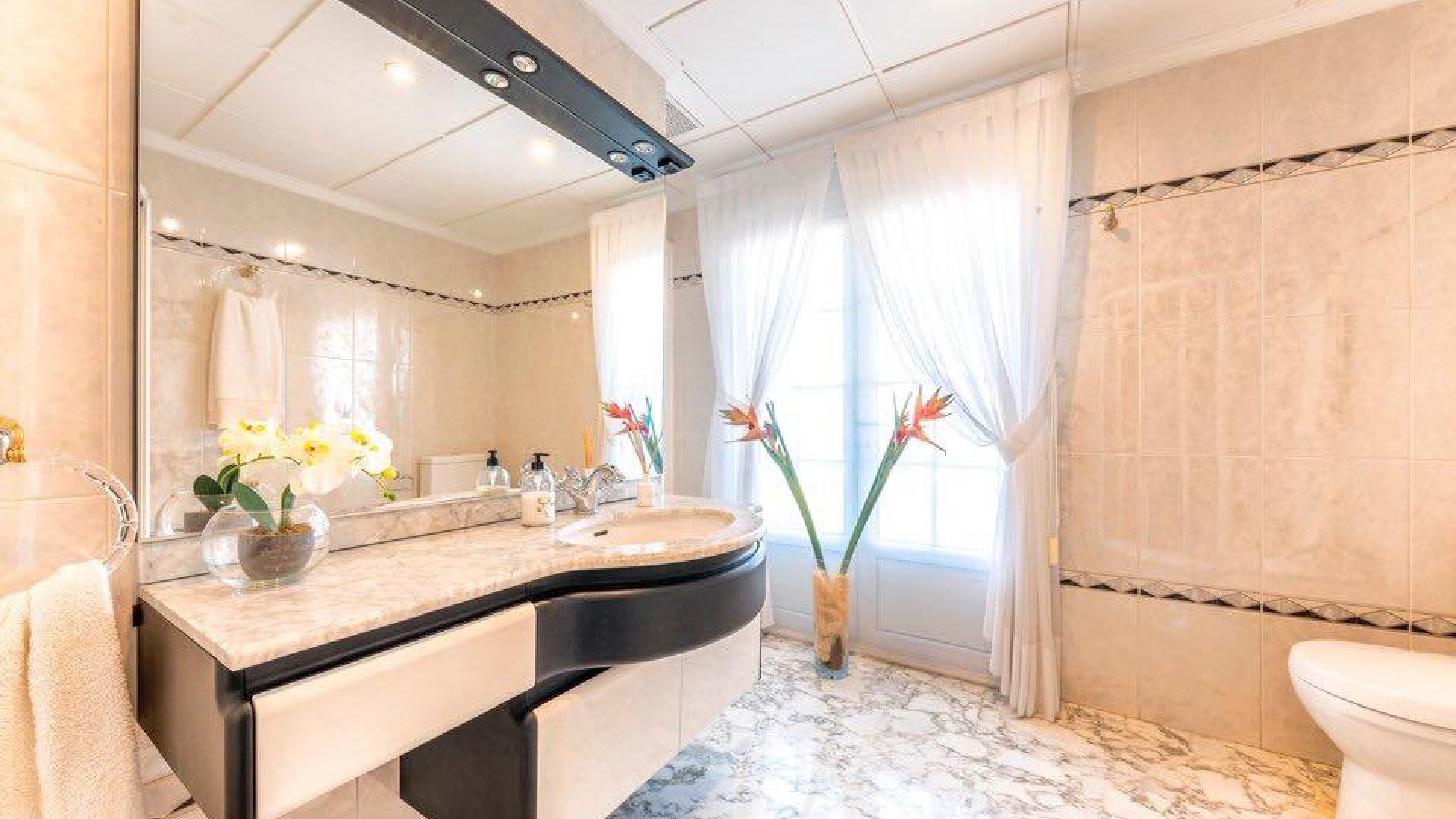 Resale - Villa - Playa San Juan