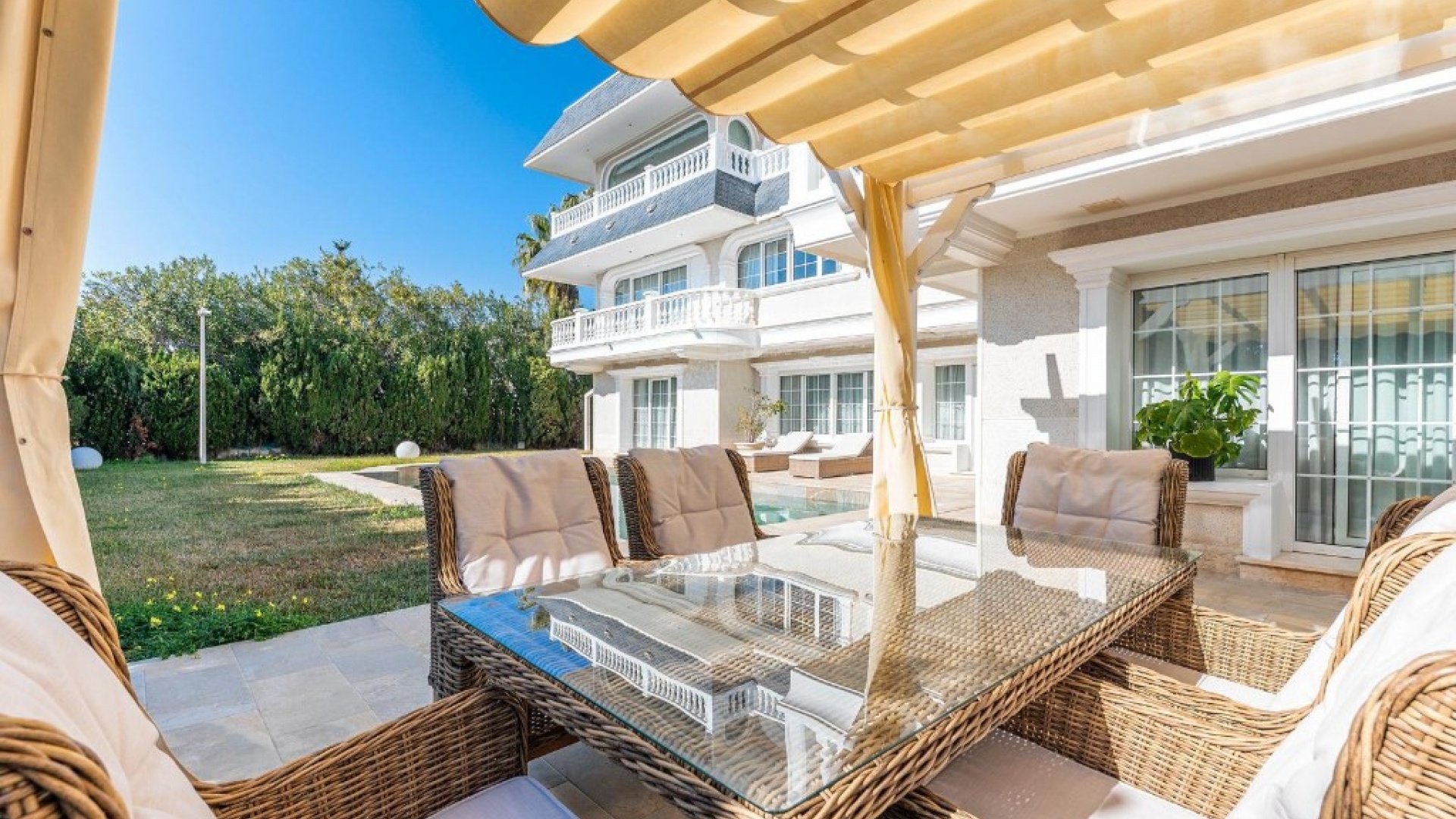 Resale - Villa - Playa San Juan