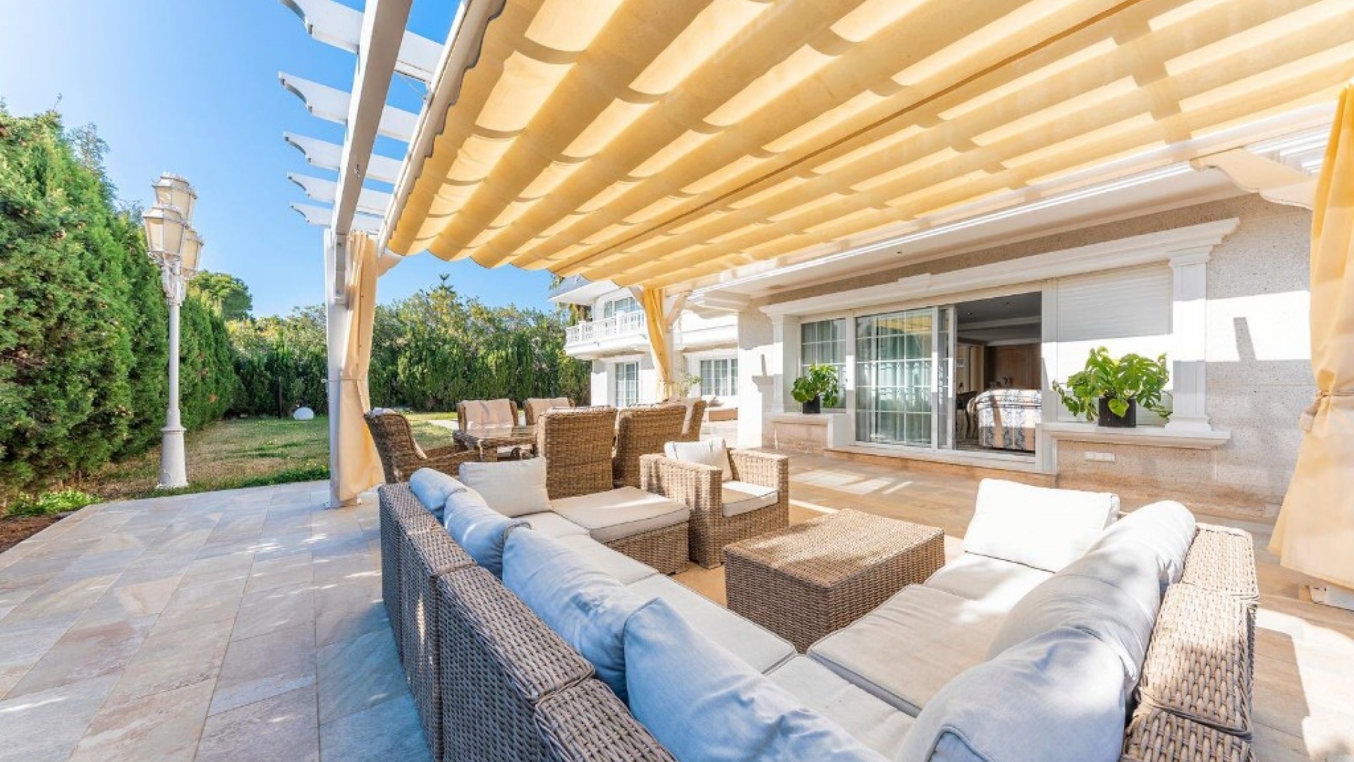 Resale - Villa - Playa San Juan