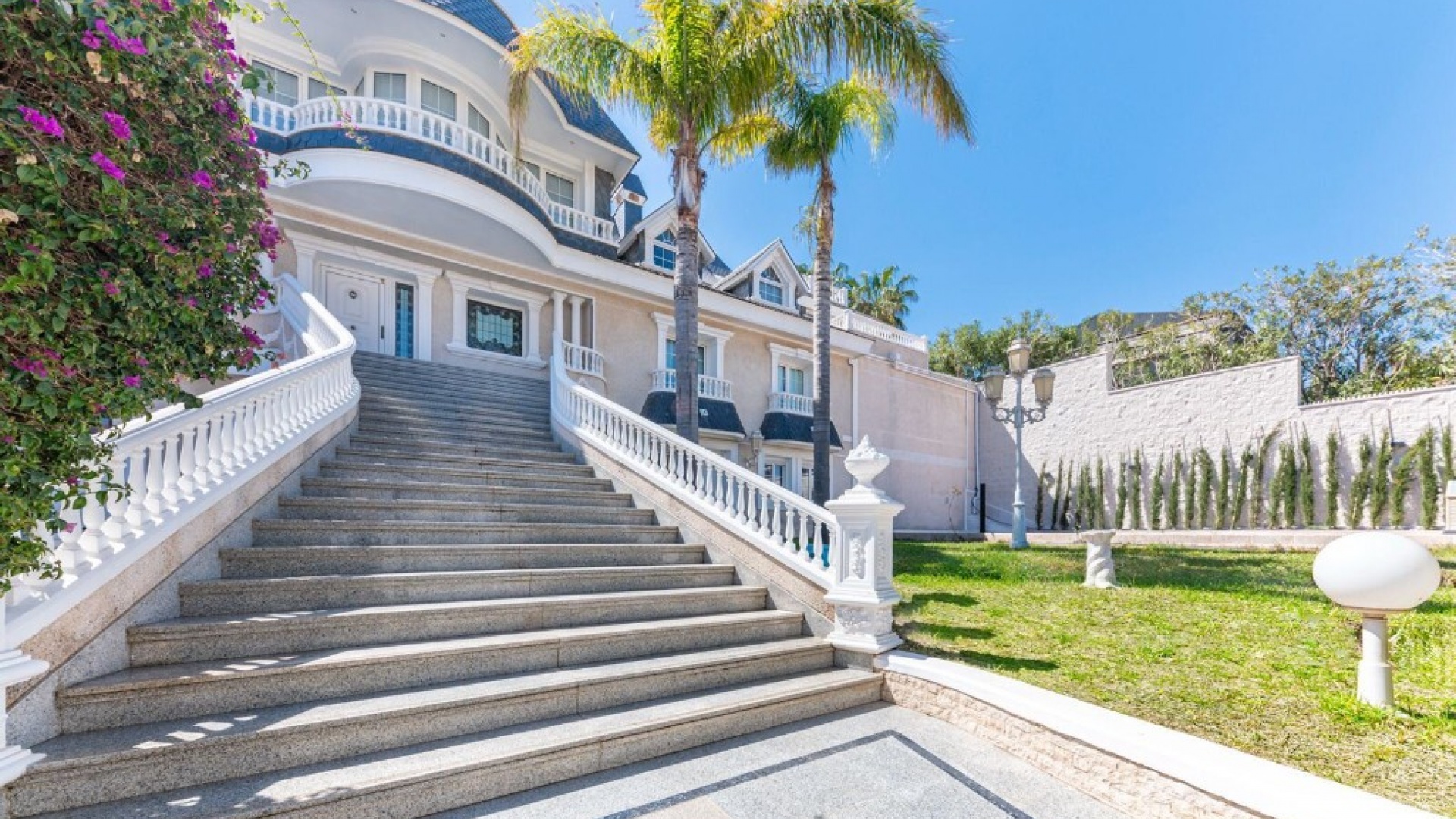 Resale - Villa - Playa San Juan