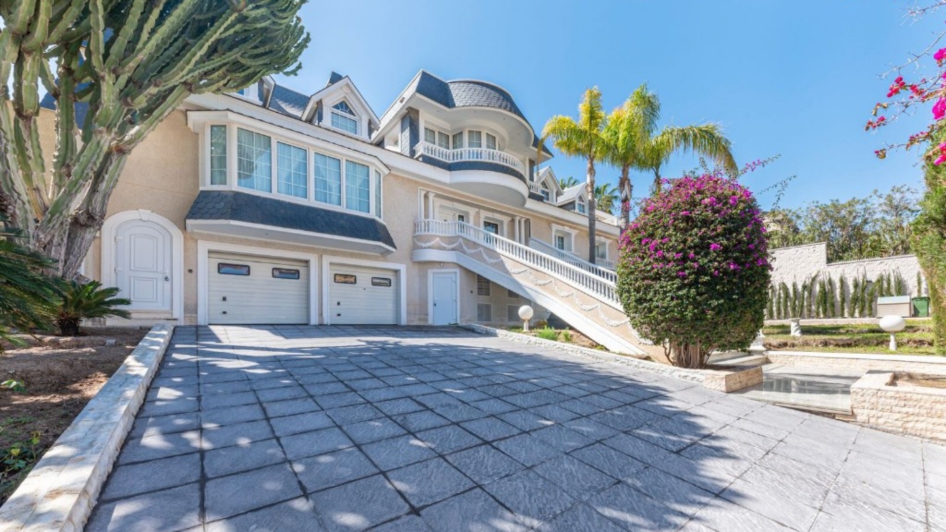 Resale - Villa - Playa San Juan