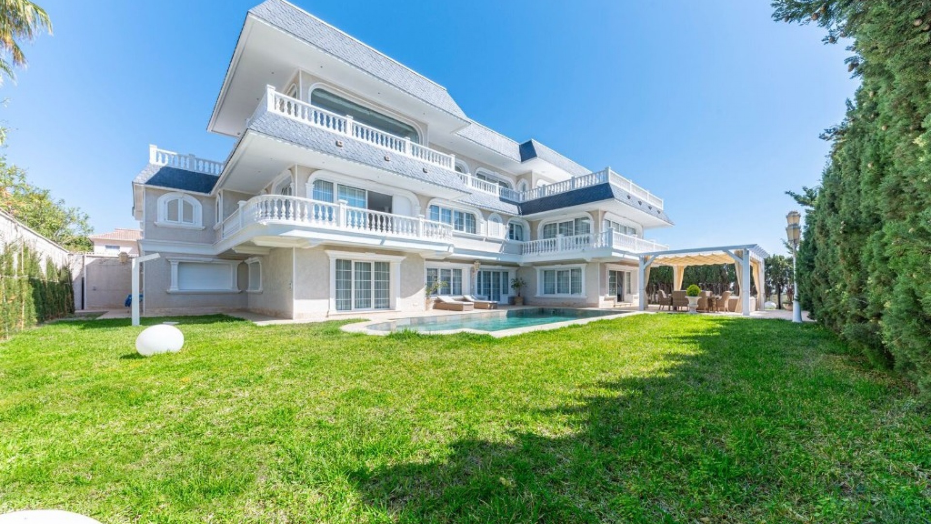 Resale - Villa - Playa San Juan