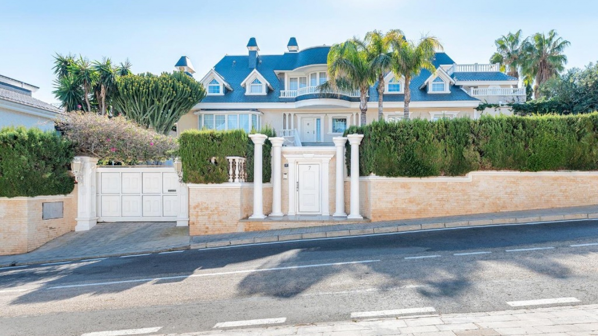 Resale - Villa - Playa San Juan