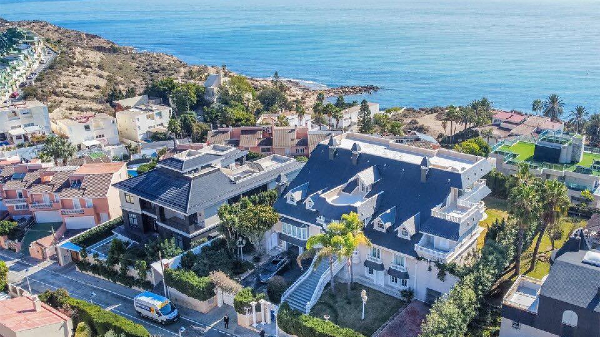 Resale - Villa - Playa San Juan