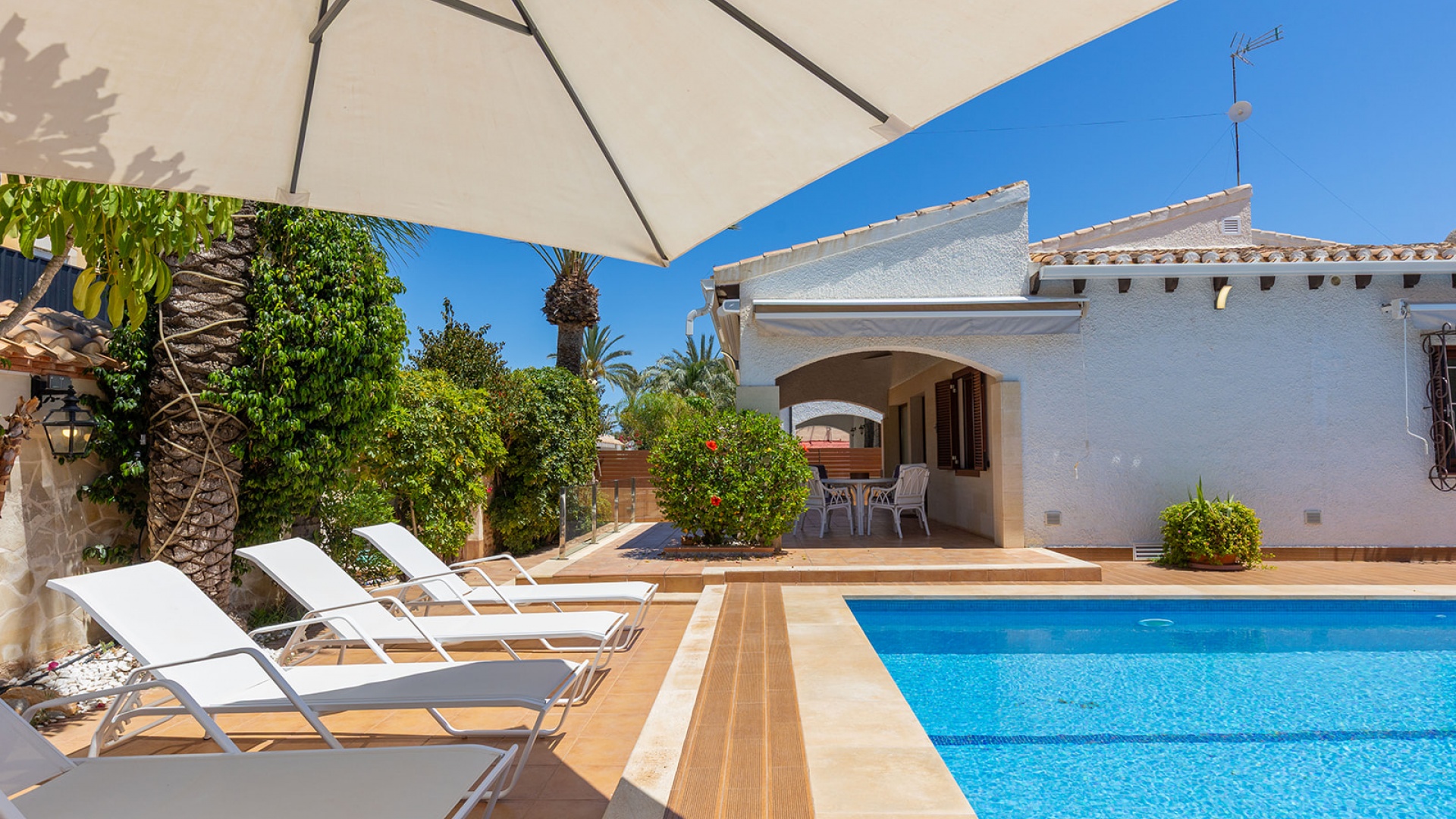 Resale - Villa - Punta Prima - beachside punta prima