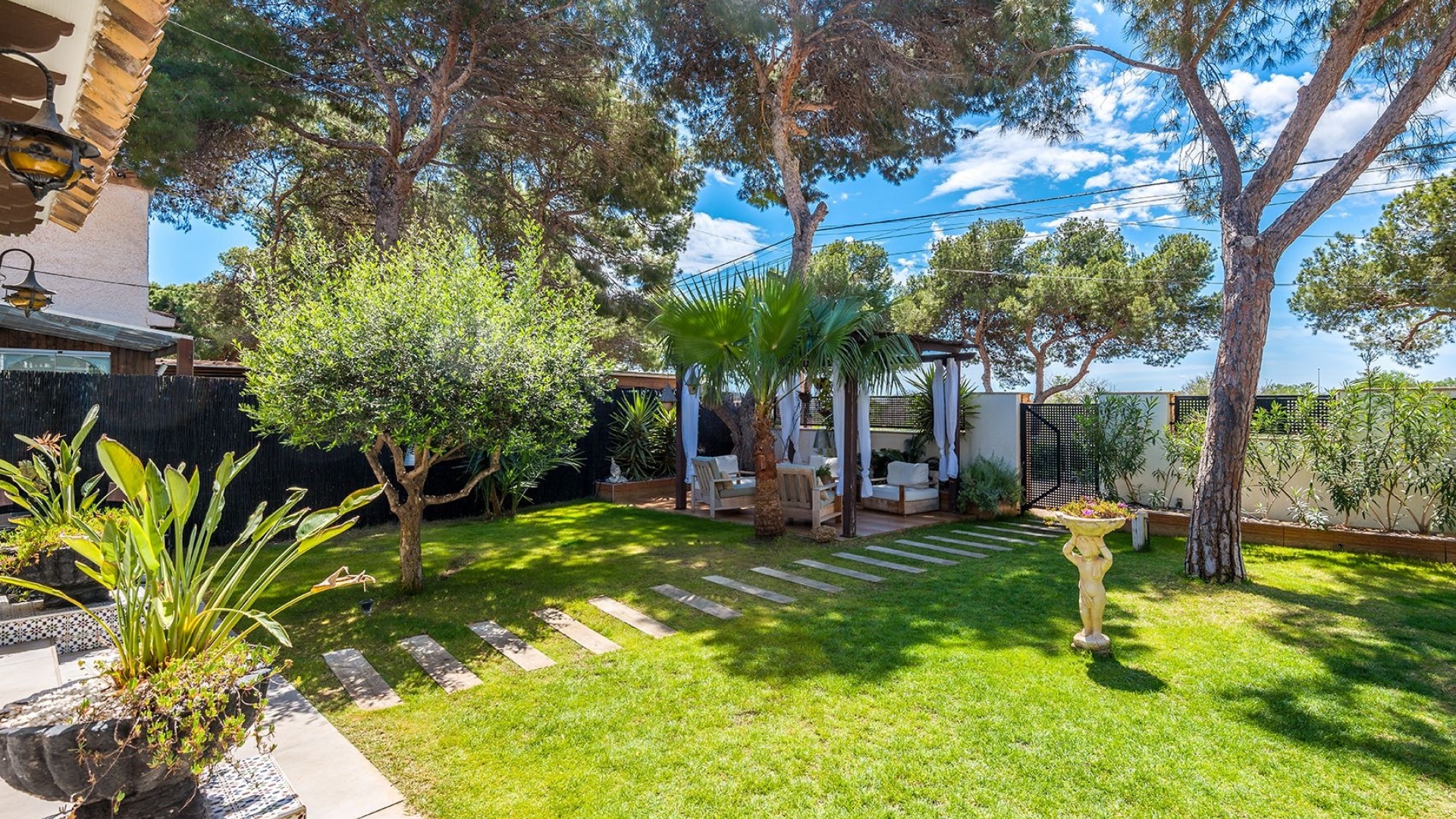 Resale - Villa - Punta Prima - beachside punta prima