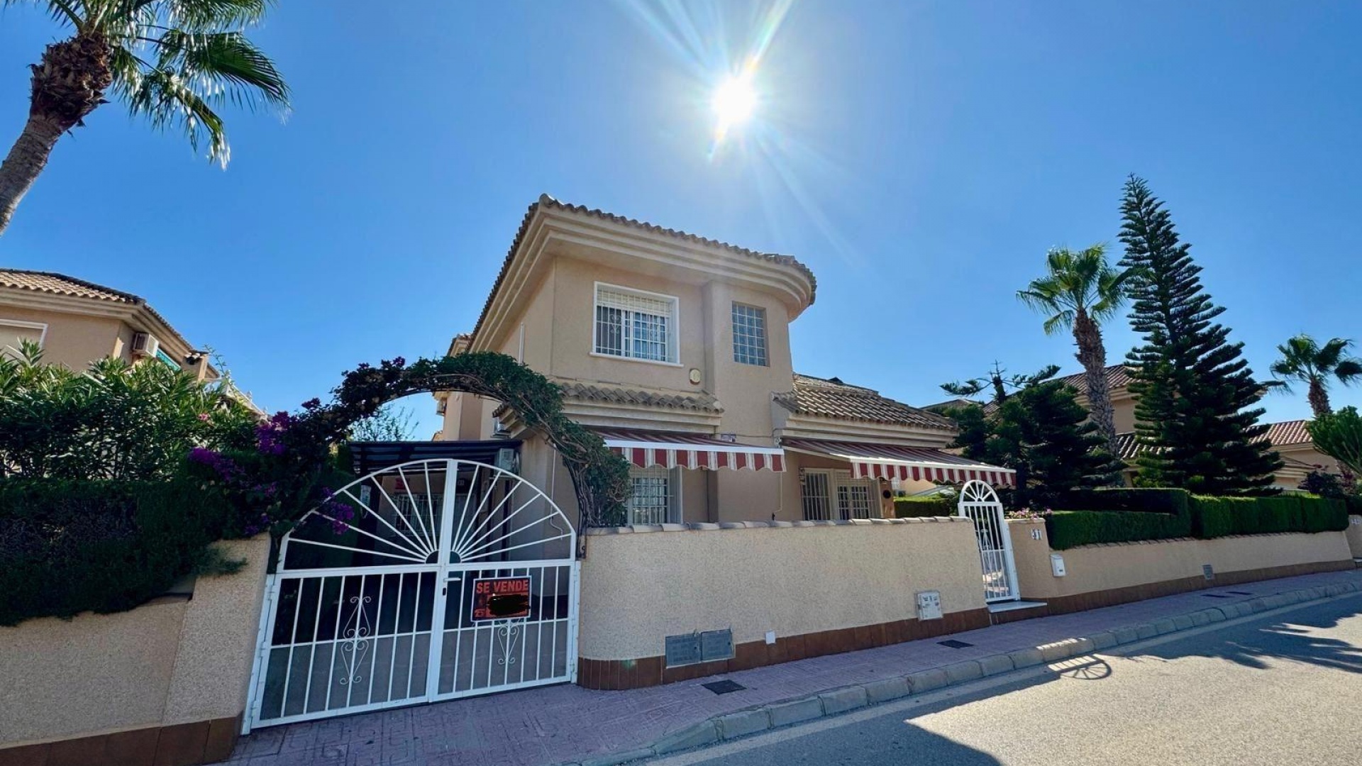 Resale - Villa - Punta Prima - Las Barcas