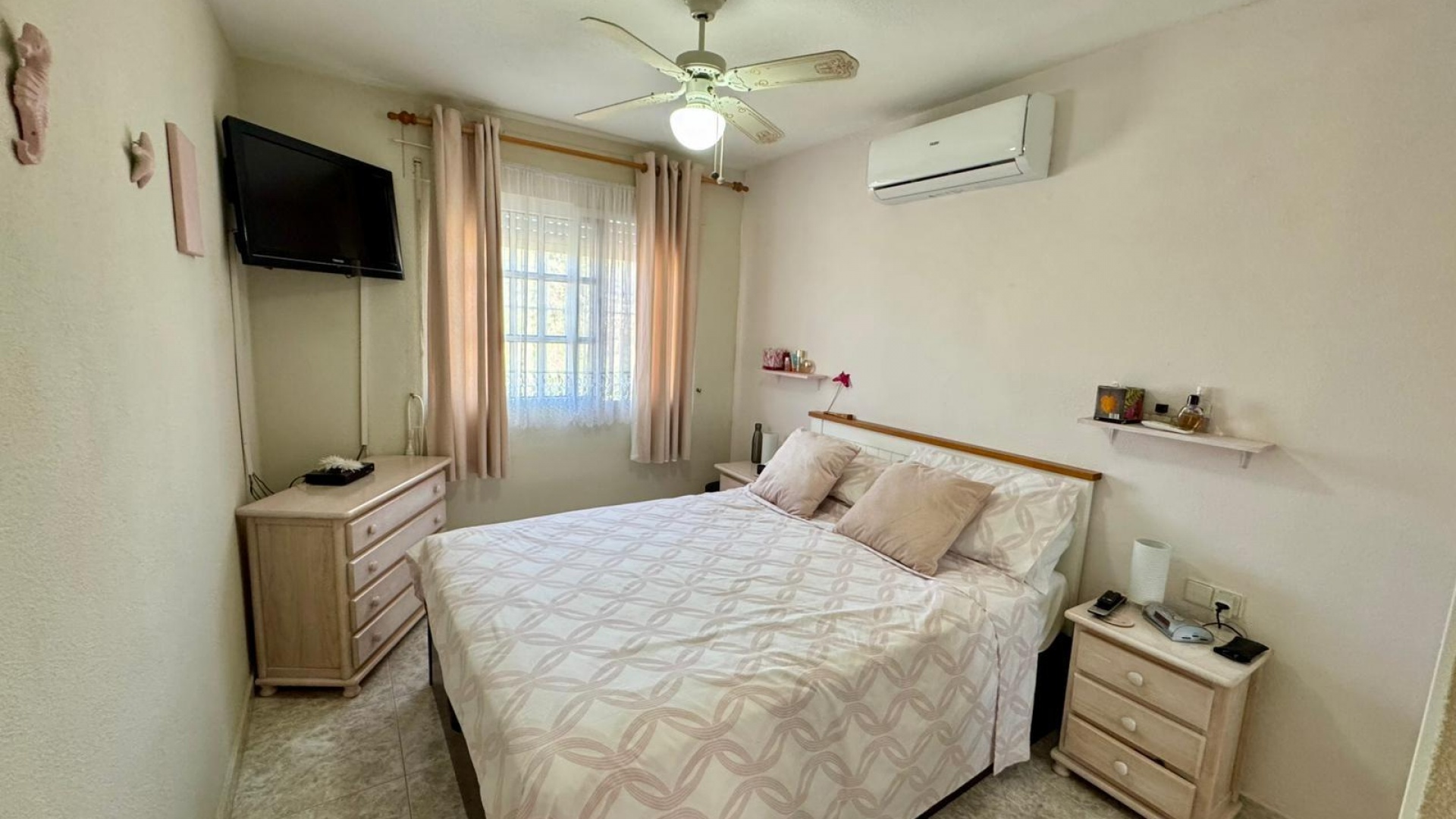 Resale - Villa - Punta Prima - Las Barcas