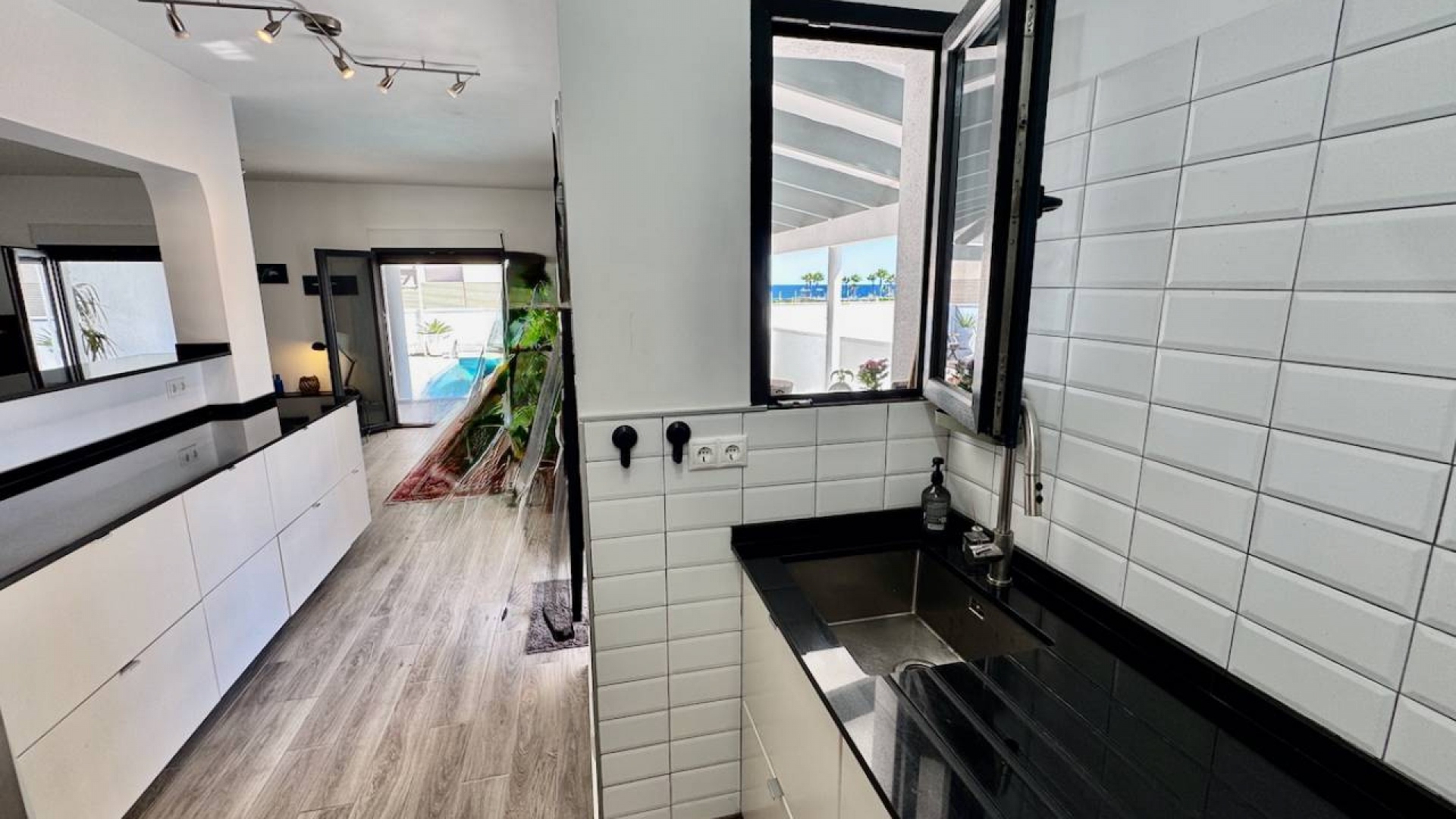 Resale - Villa - Punta Prima