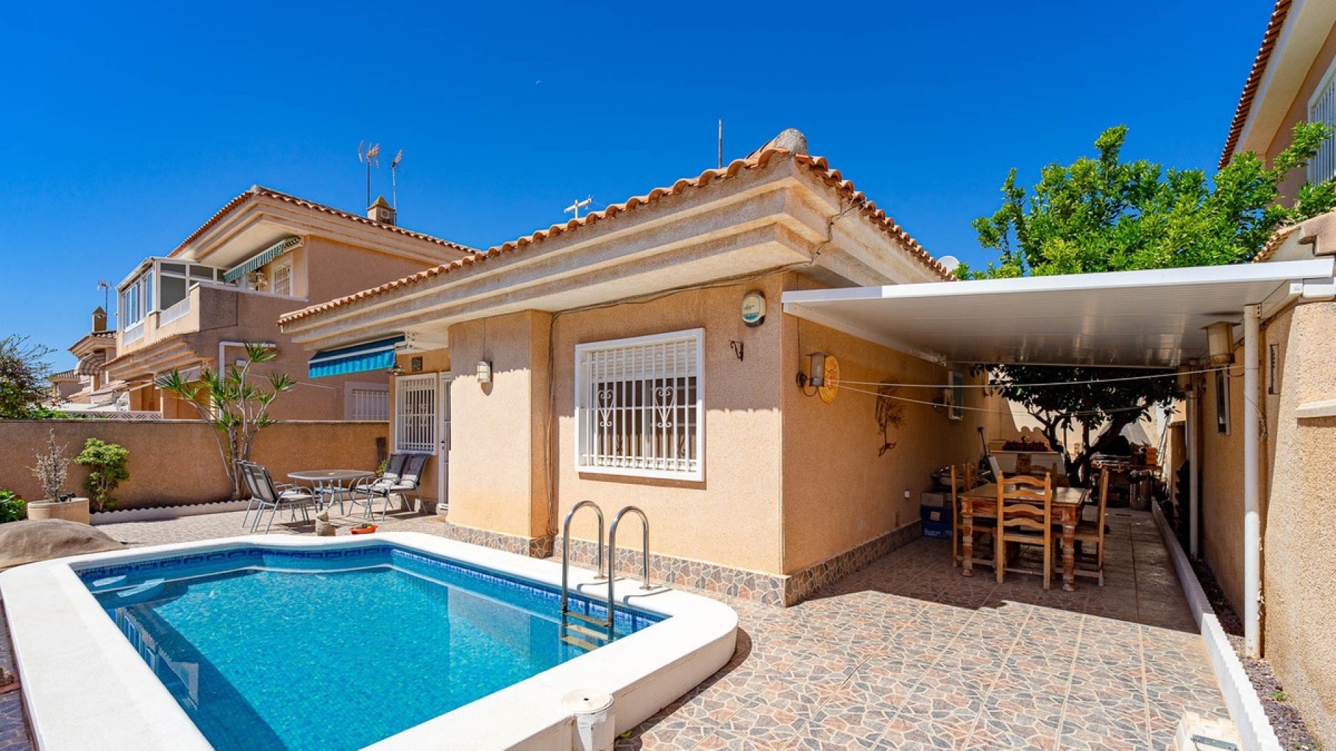 Resale - Villa - Punta Prima