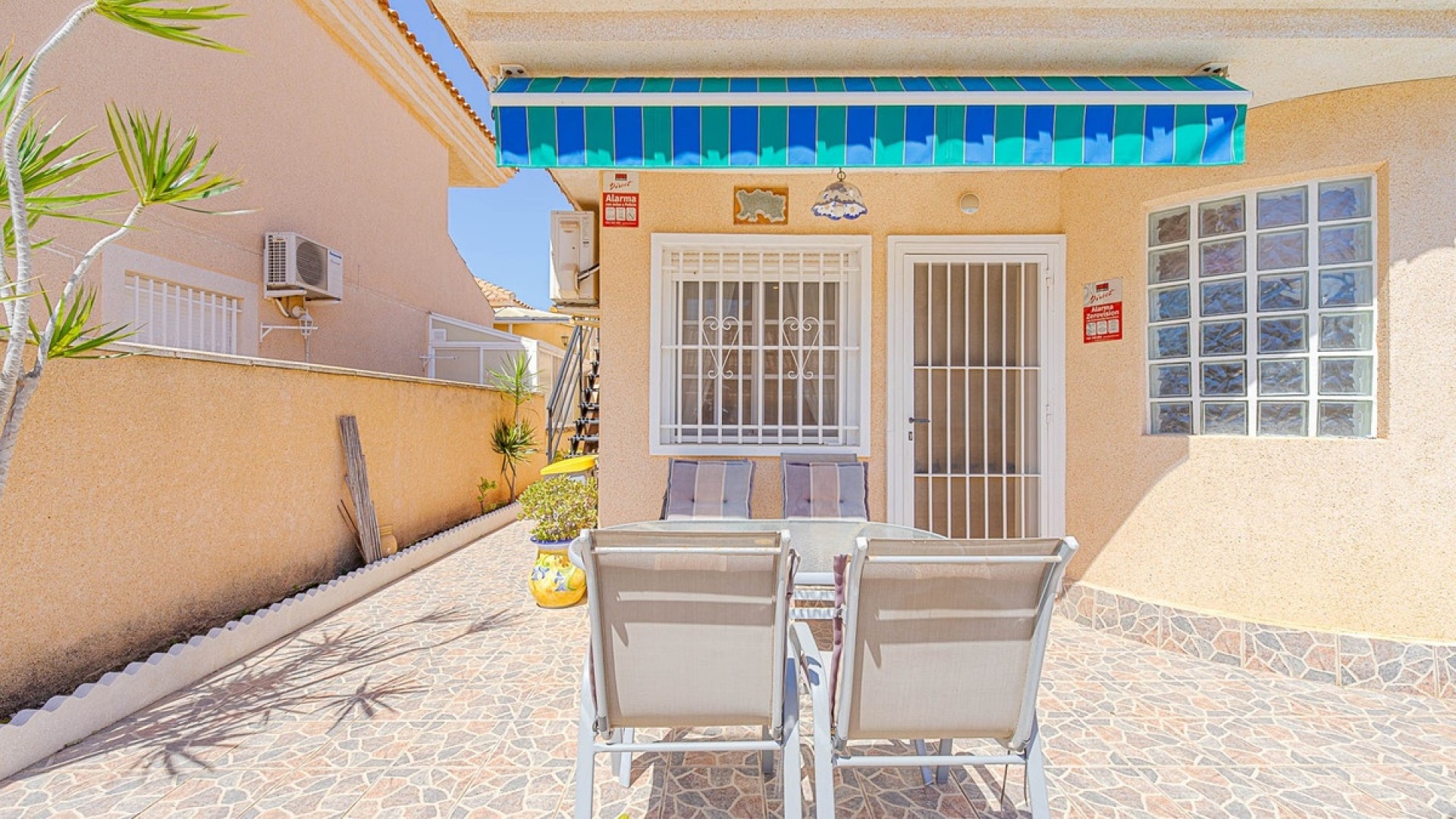 Resale - Villa - Punta Prima