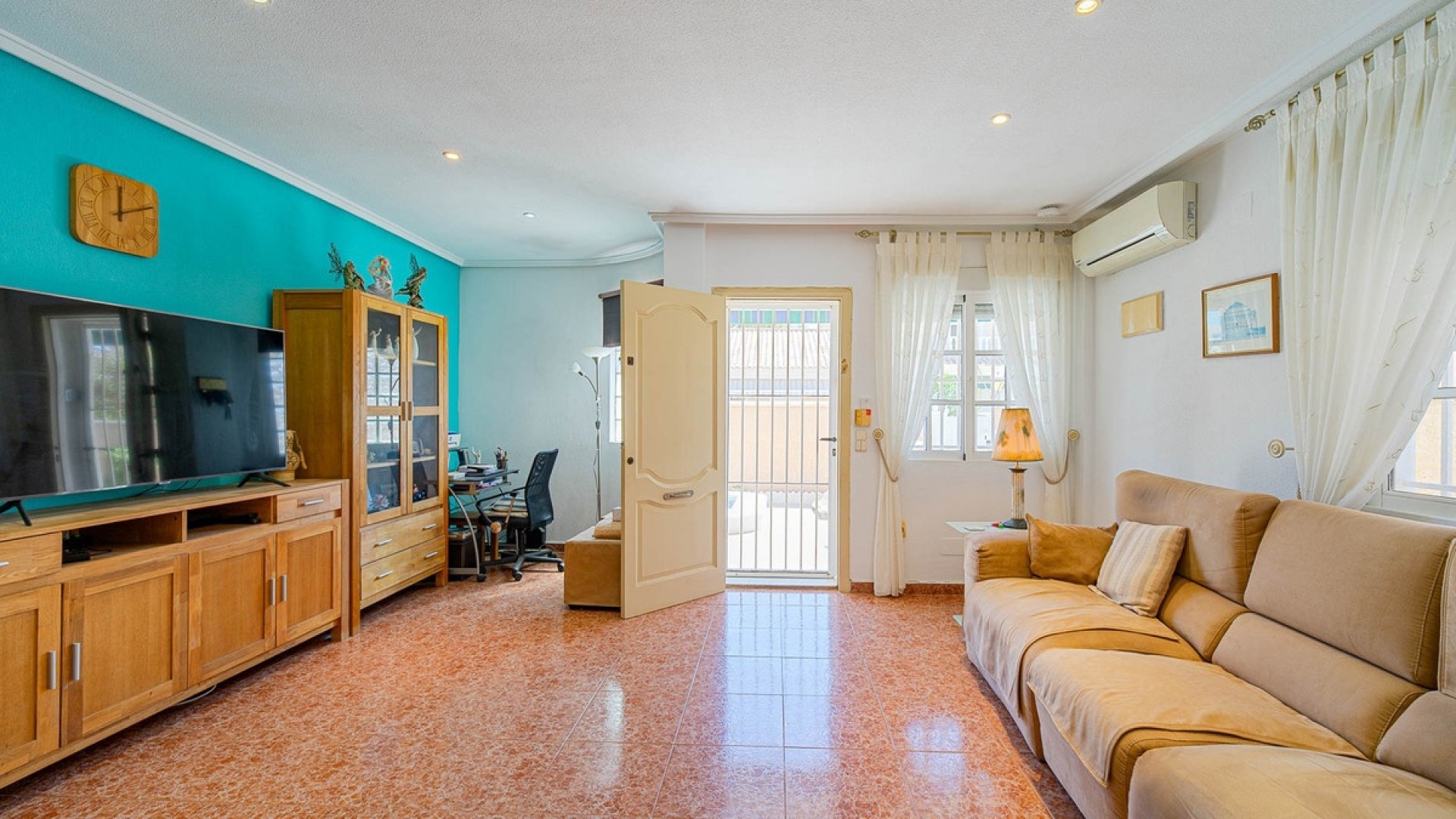 Resale - Villa - Punta Prima