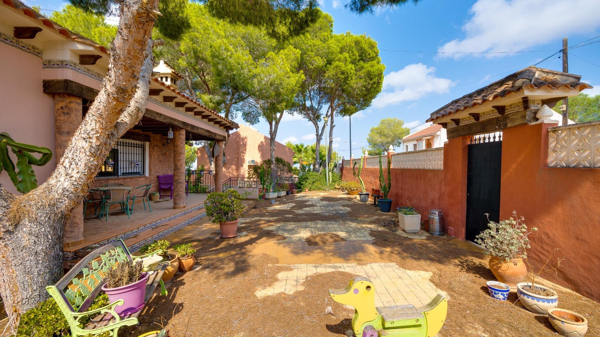 Resale - Villa - San Miguel de Salinas - las comunicaciones