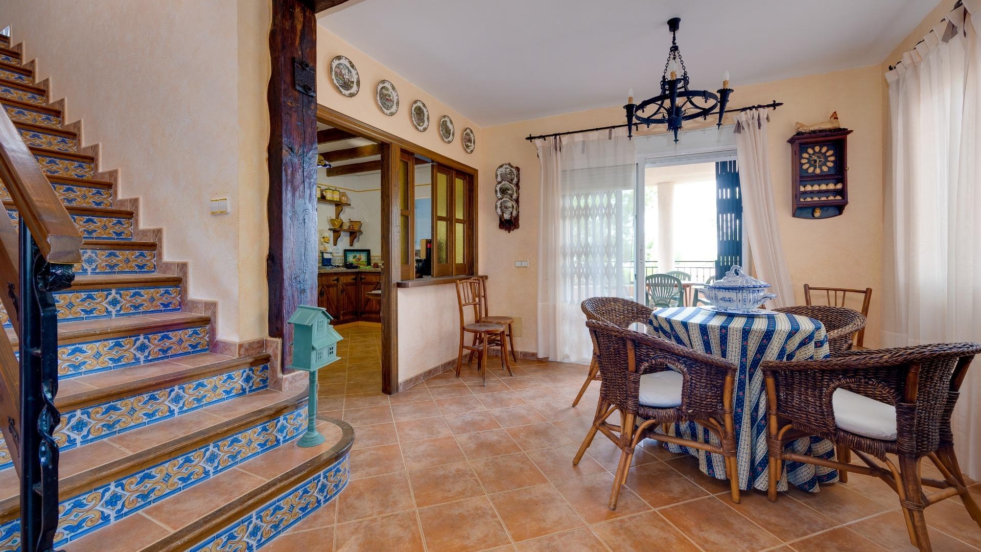 Resale - Villa - San Miguel de Salinas - las comunicaciones