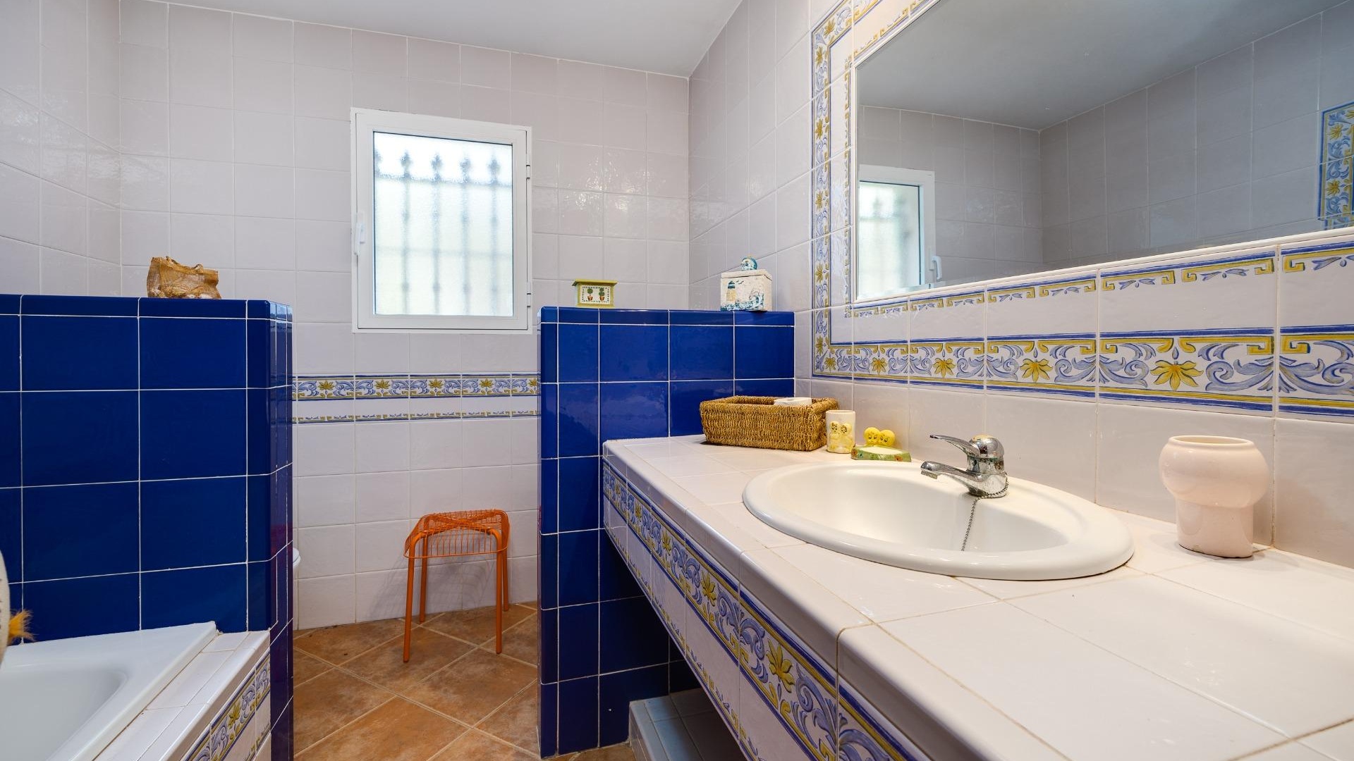 Resale - Villa - San Miguel de Salinas - las comunicaciones