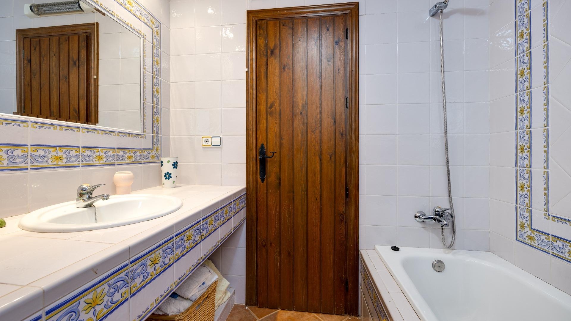 Resale - Villa - San Miguel de Salinas - las comunicaciones