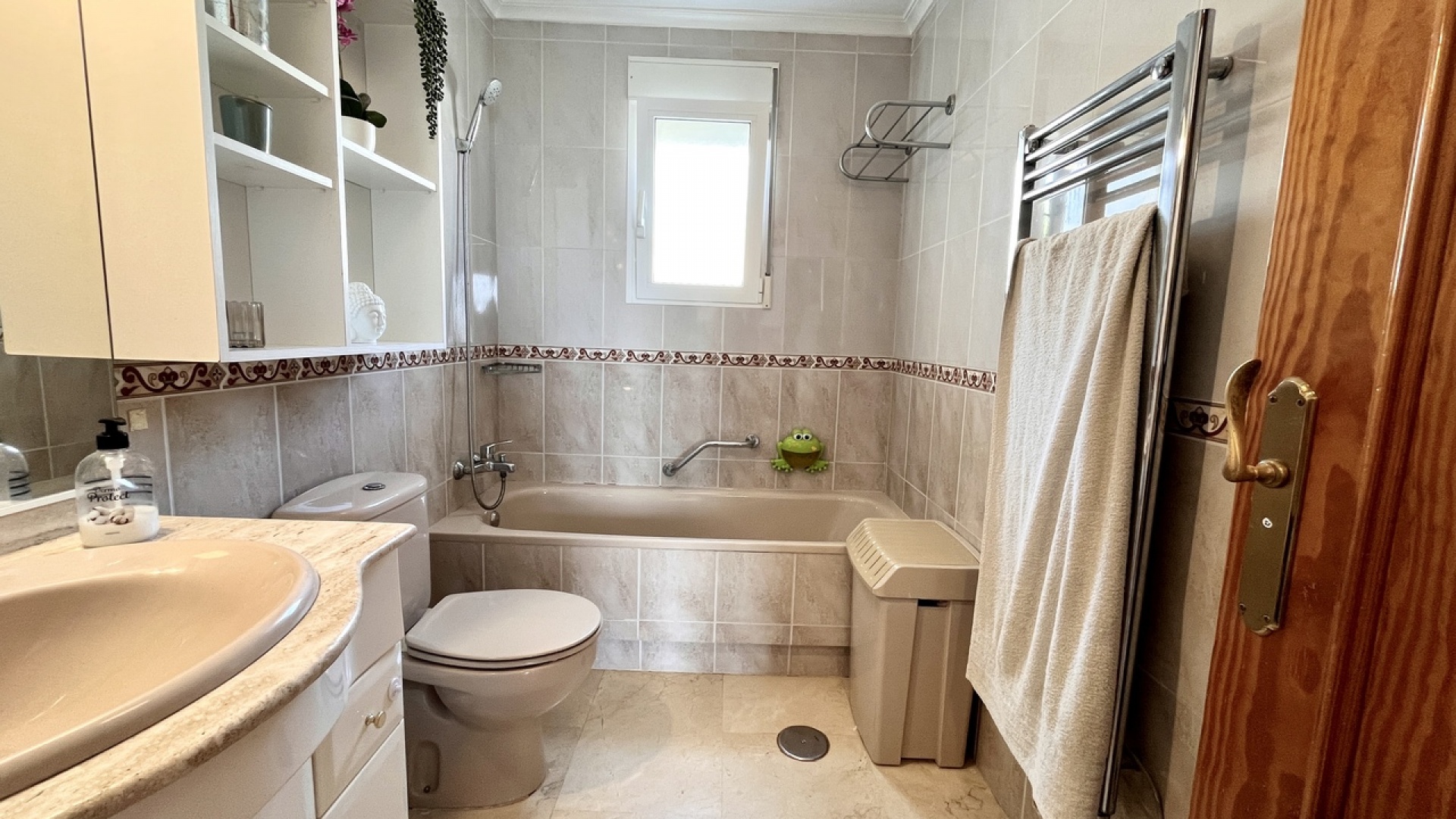 Resale - Villa - San Miguel de Salinas - las comunicaciones