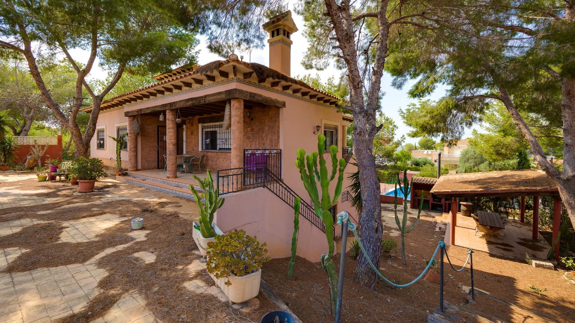 Resale - Villa - San Miguel de Salinas - las comunicaciones