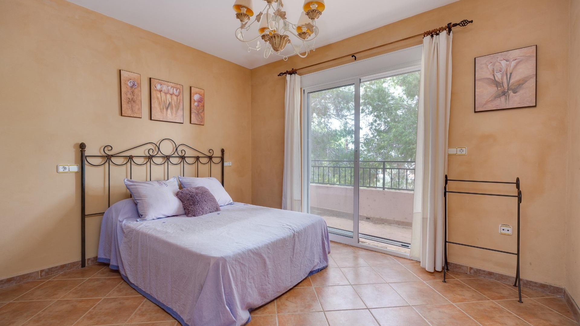 Resale - Villa - San Miguel de Salinas - las comunicaciones