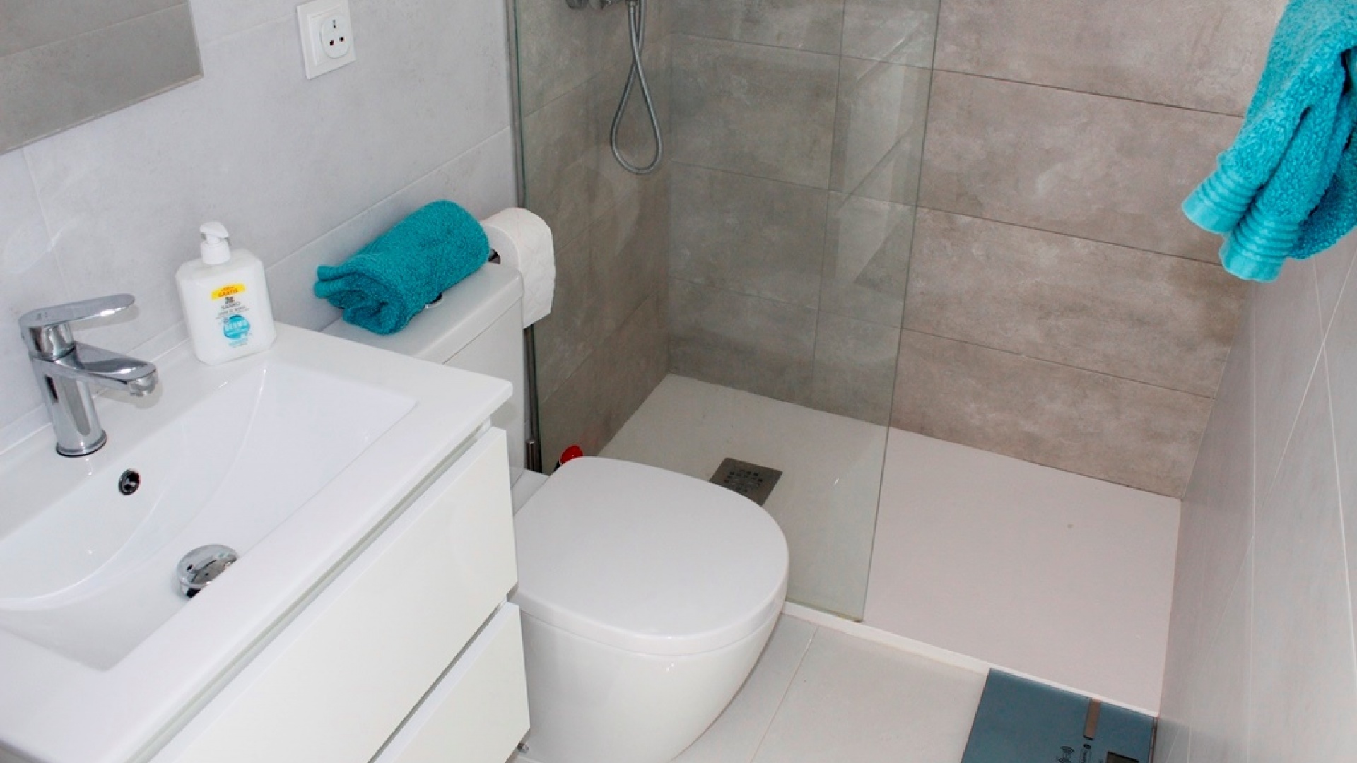 Resale - Villa - San Miguel de Salinas - Res. Bellavista