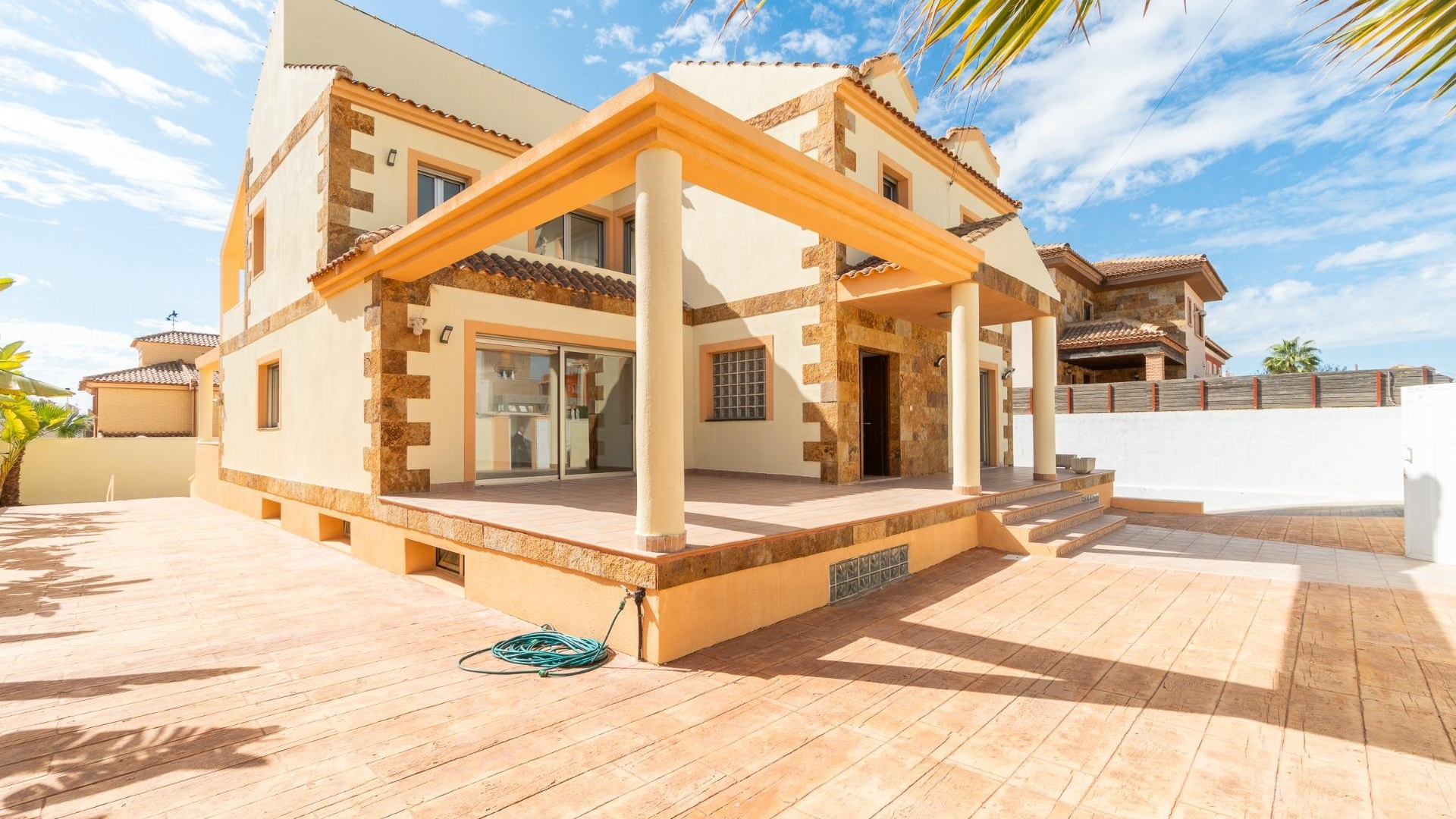 Resale - Villa - Torrevieja - Aguas Nuevas