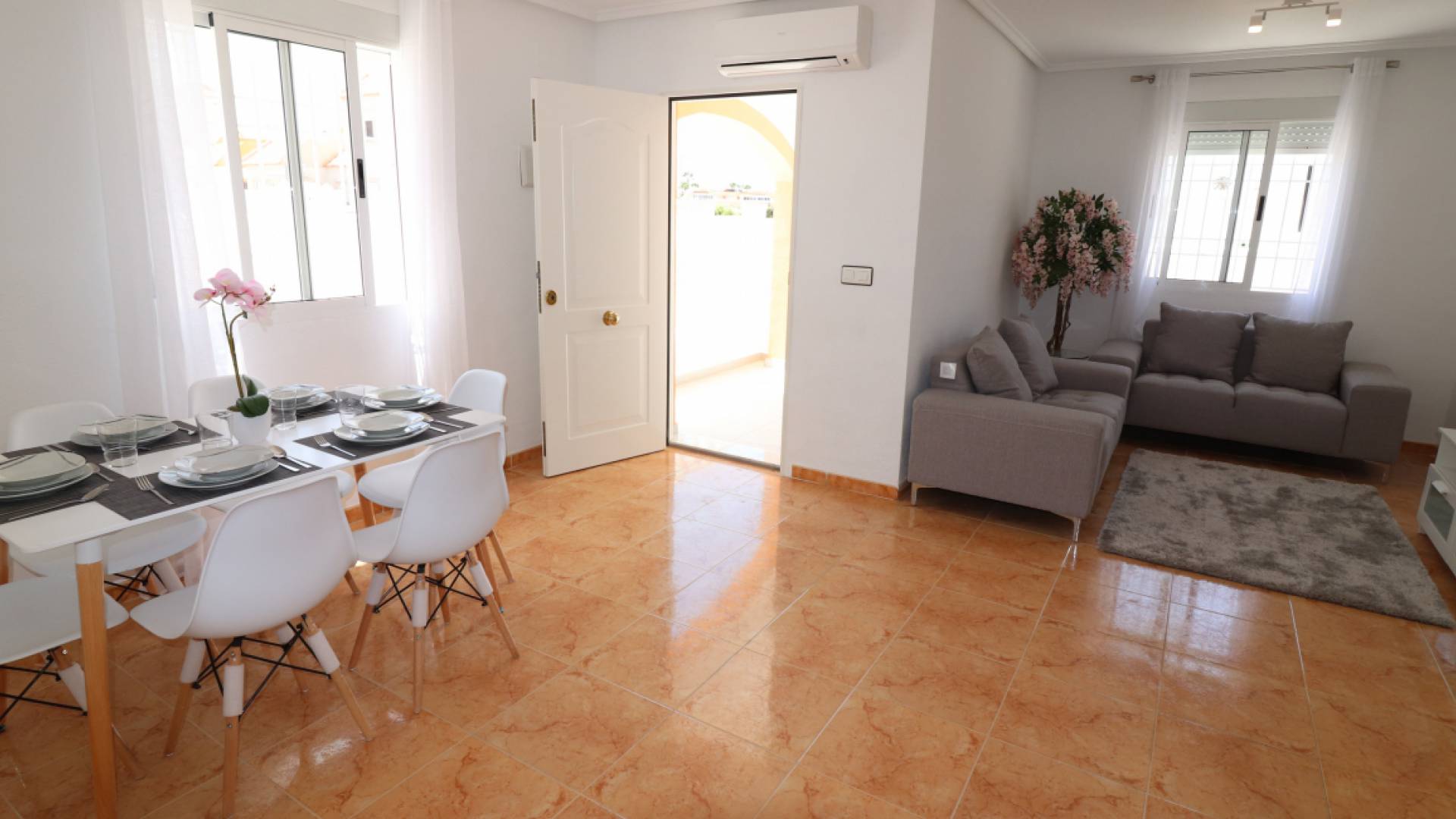Resale - Villa - Torrevieja - altos del limonar