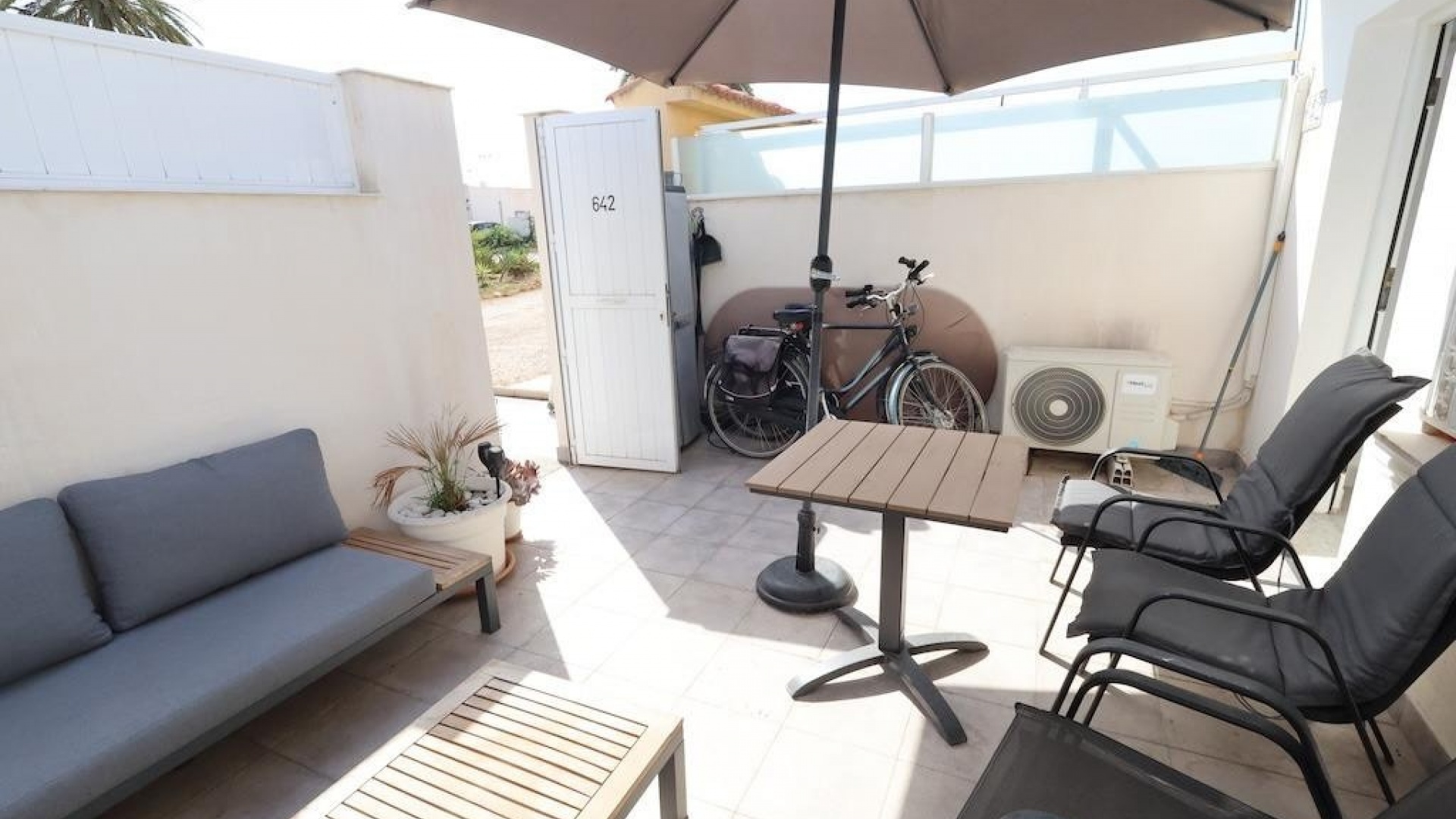 Resale - Villa - Torrevieja - La Siesta