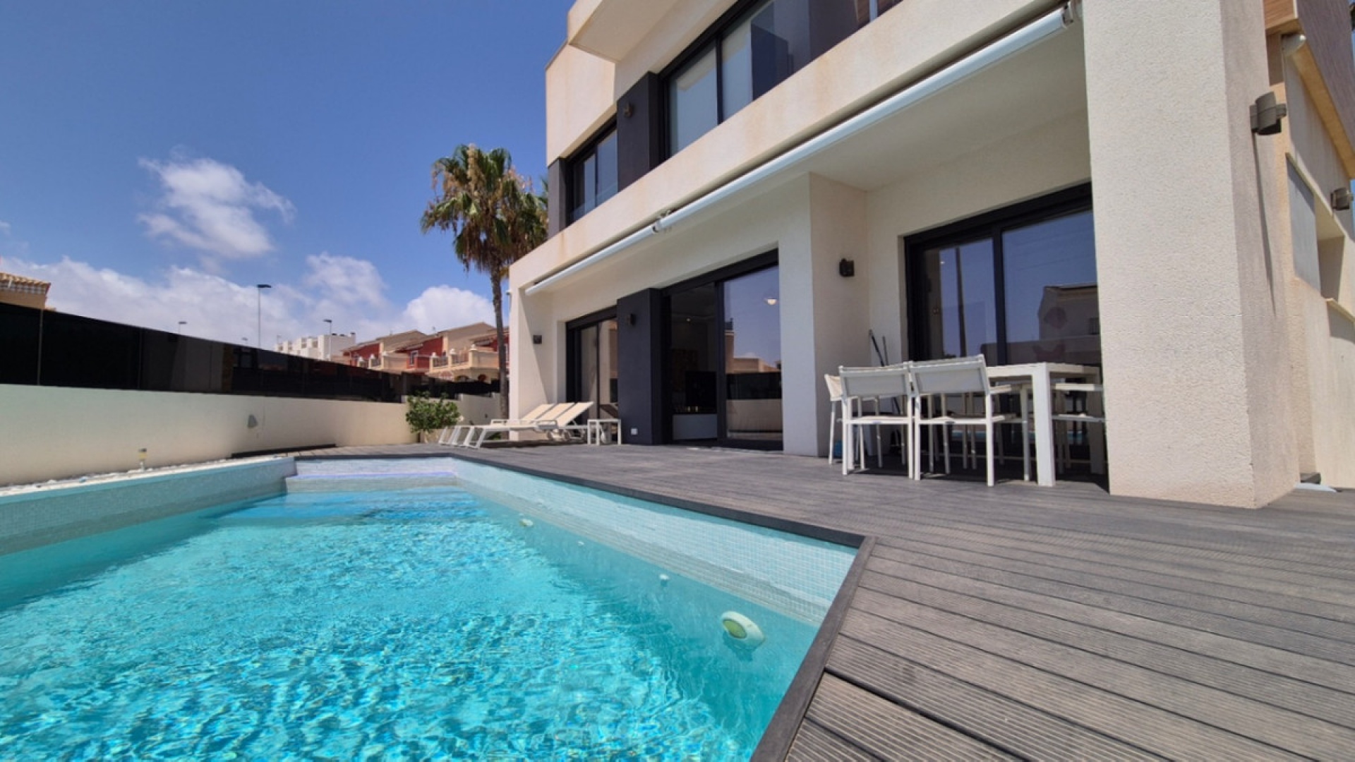 Resale - Villa - Torrevieja - Torrevieja Centro