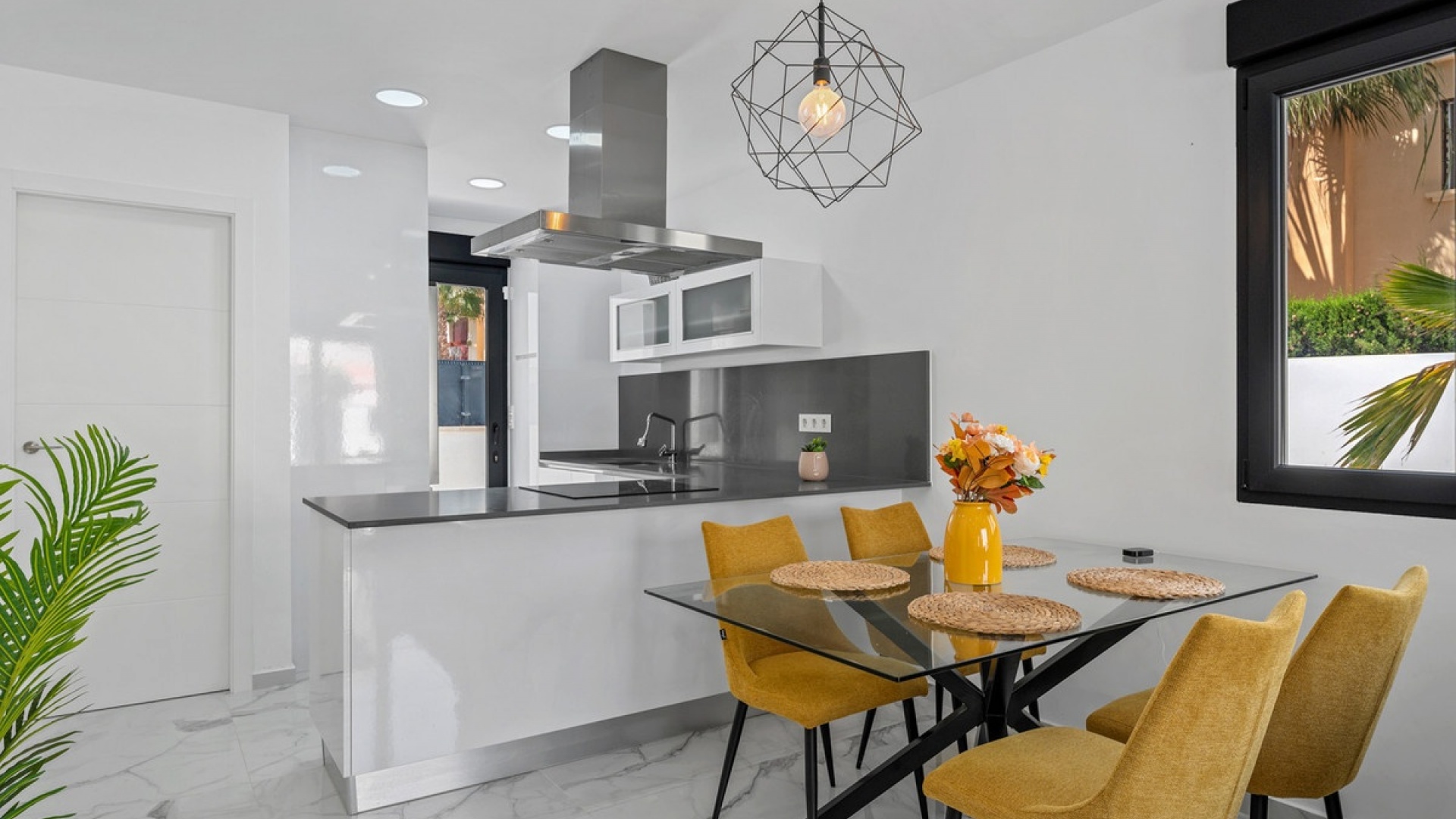 Resale - Villa - Torrevieja - Torrevieja Centro