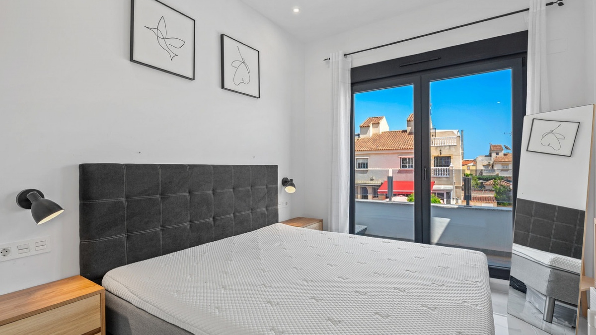 Resale - Villa - Torrevieja - Torrevieja Centro