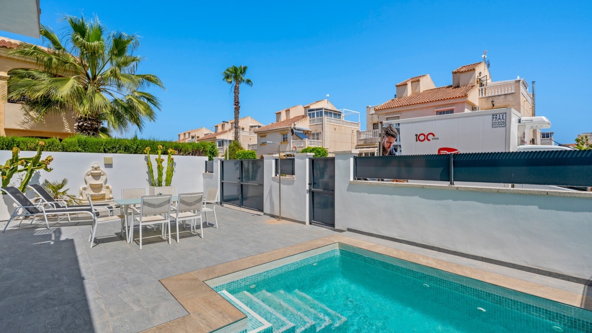 Resale - Villa - Torrevieja - Torrevieja Centro