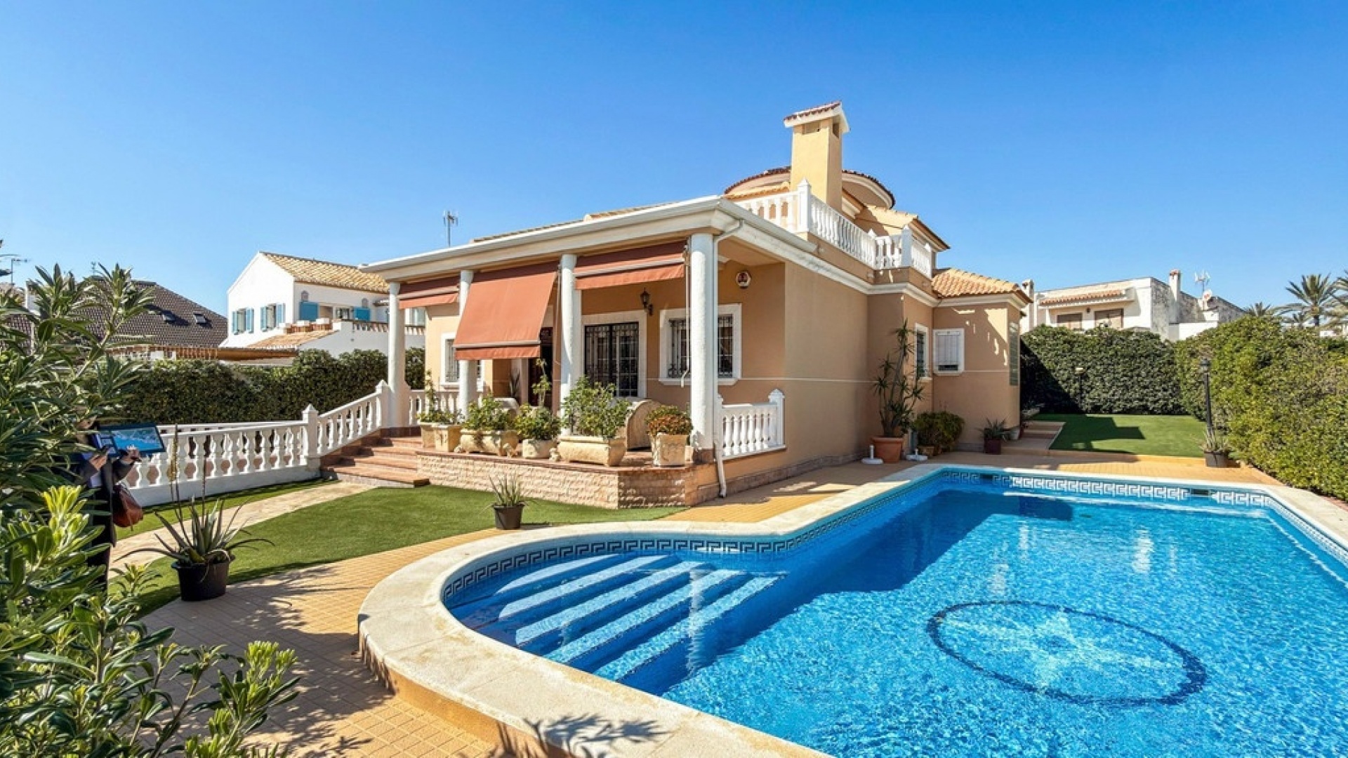 Resale - Villa - Torrevieja - Torrevieja Centro