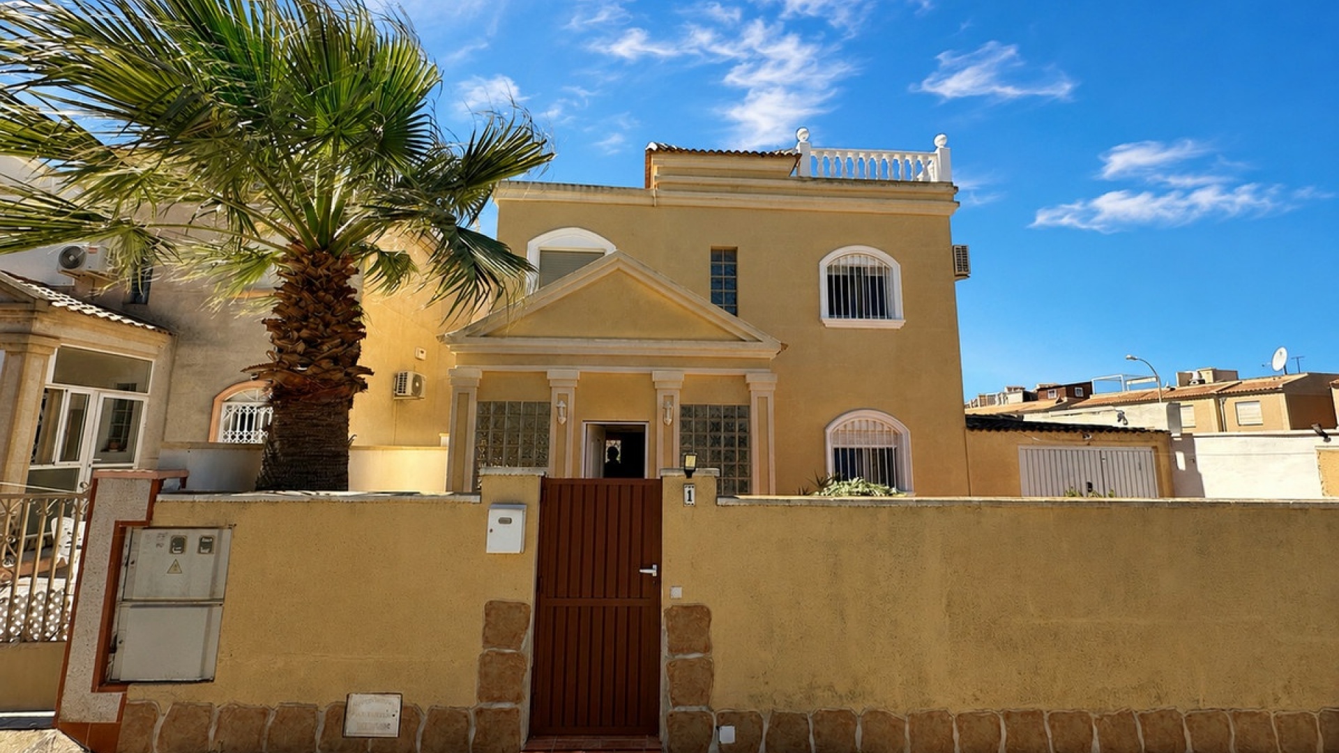 Resale - Villa - Torrevieja - Torrevieja Centro