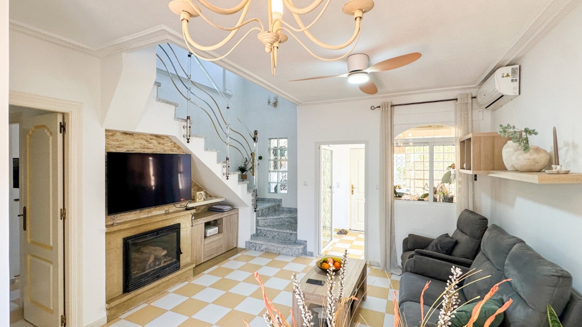 Resale - Villa - Torrevieja - Torrevieja Centro