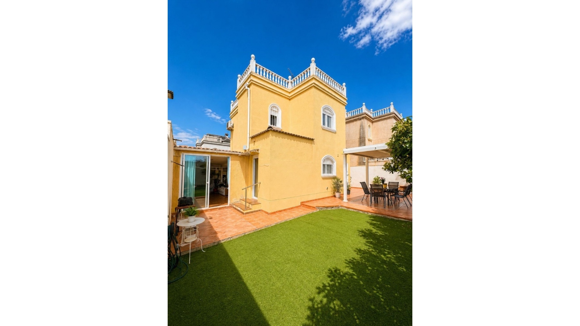 Resale - Villa - Torrevieja - Torrevieja Centro