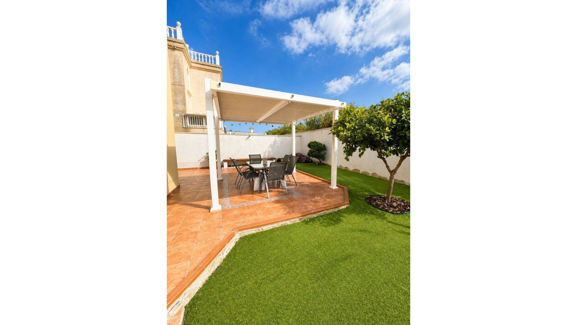 Resale - Villa - Torrevieja - Torrevieja Centro