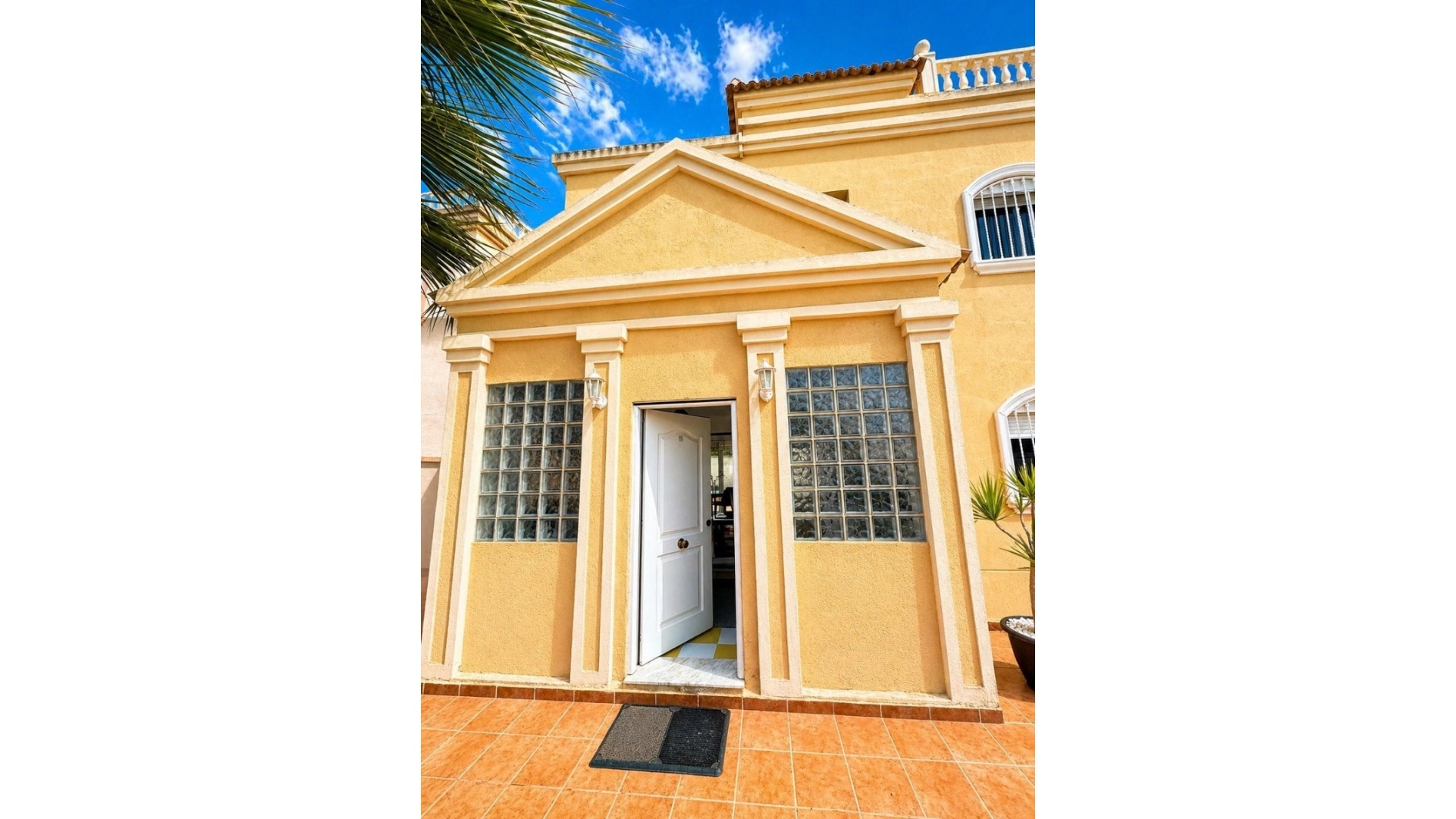 Resale - Villa - Torrevieja - Torrevieja Centro