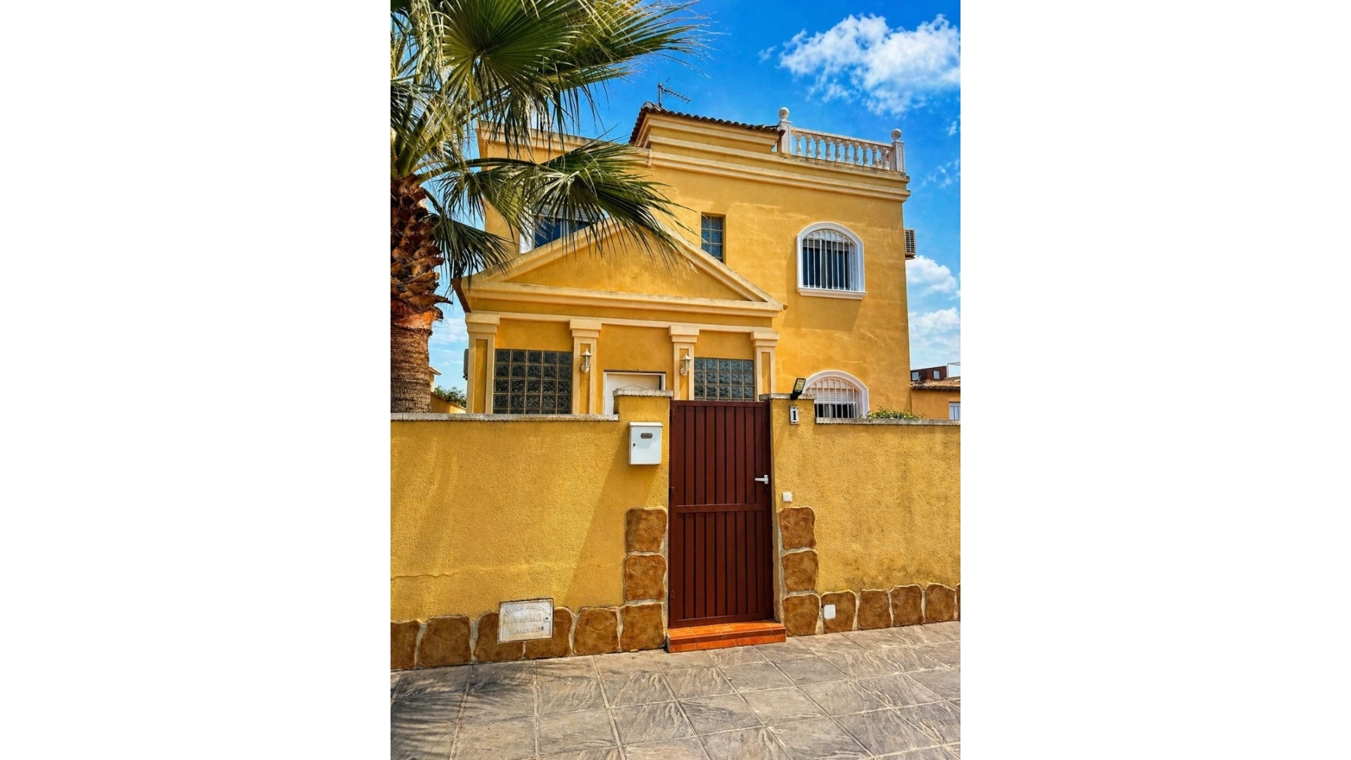 Resale - Villa - Torrevieja - Torrevieja Centro