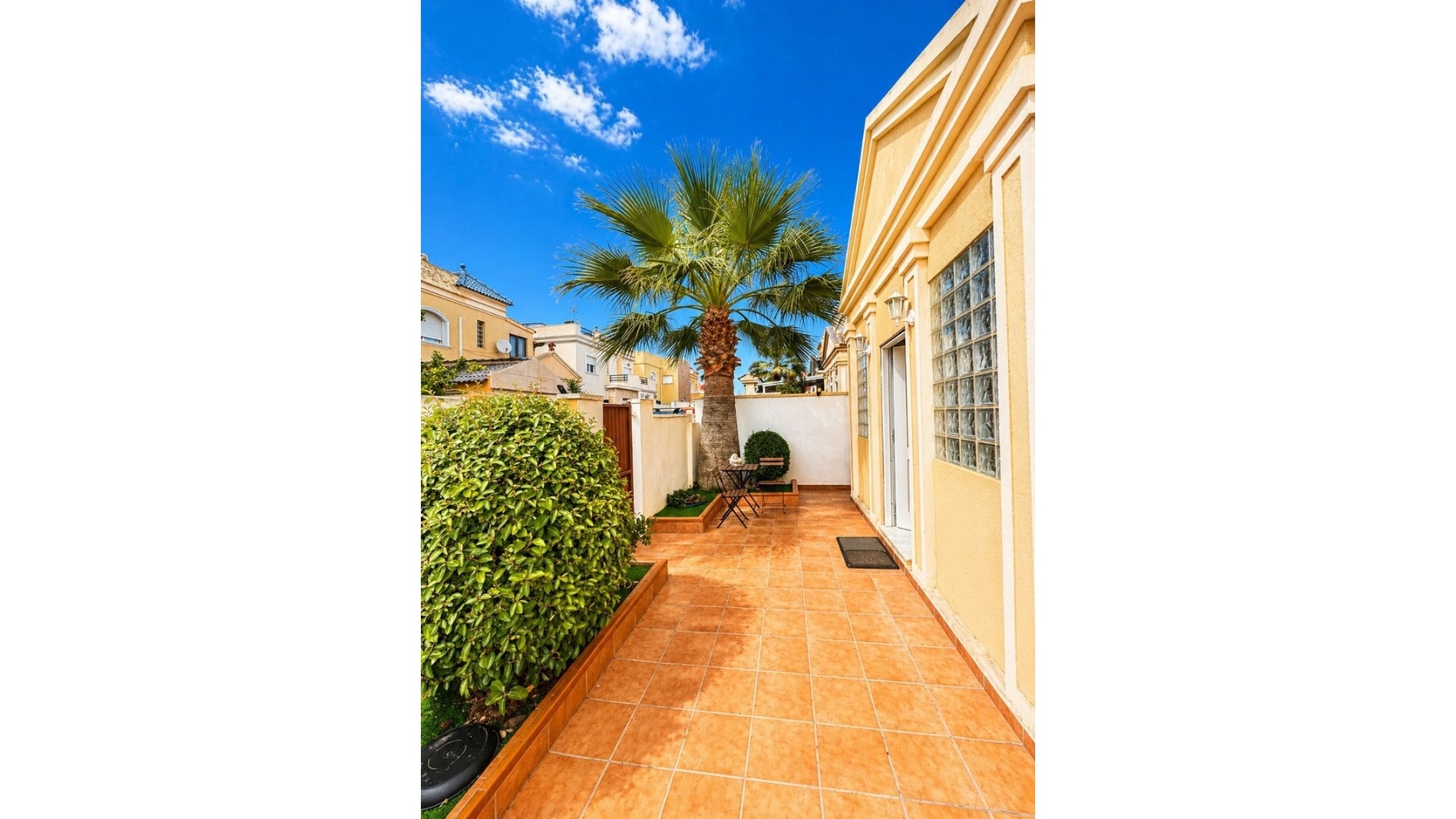 Resale - Villa - Torrevieja - Torrevieja Centro