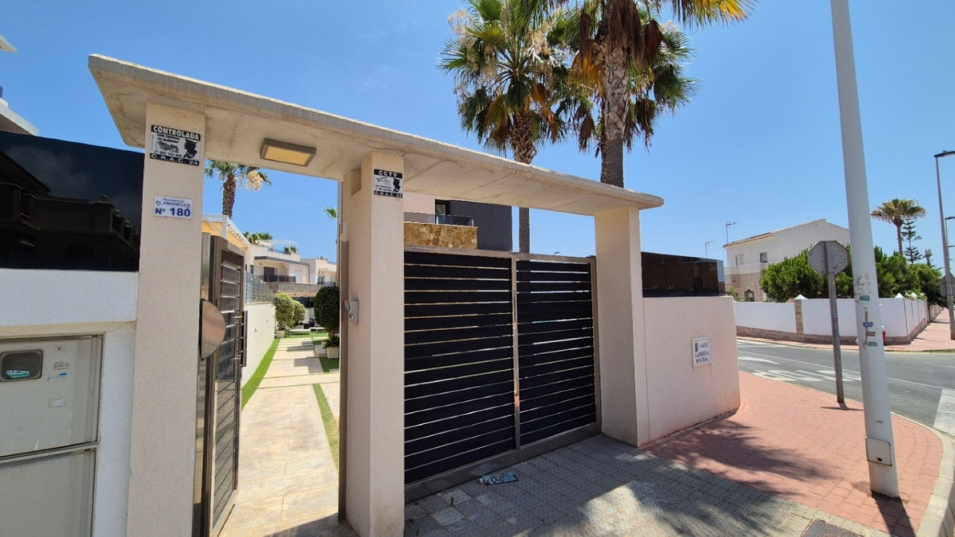 Resale - Villa - Torrevieja - Torrevieja Centro