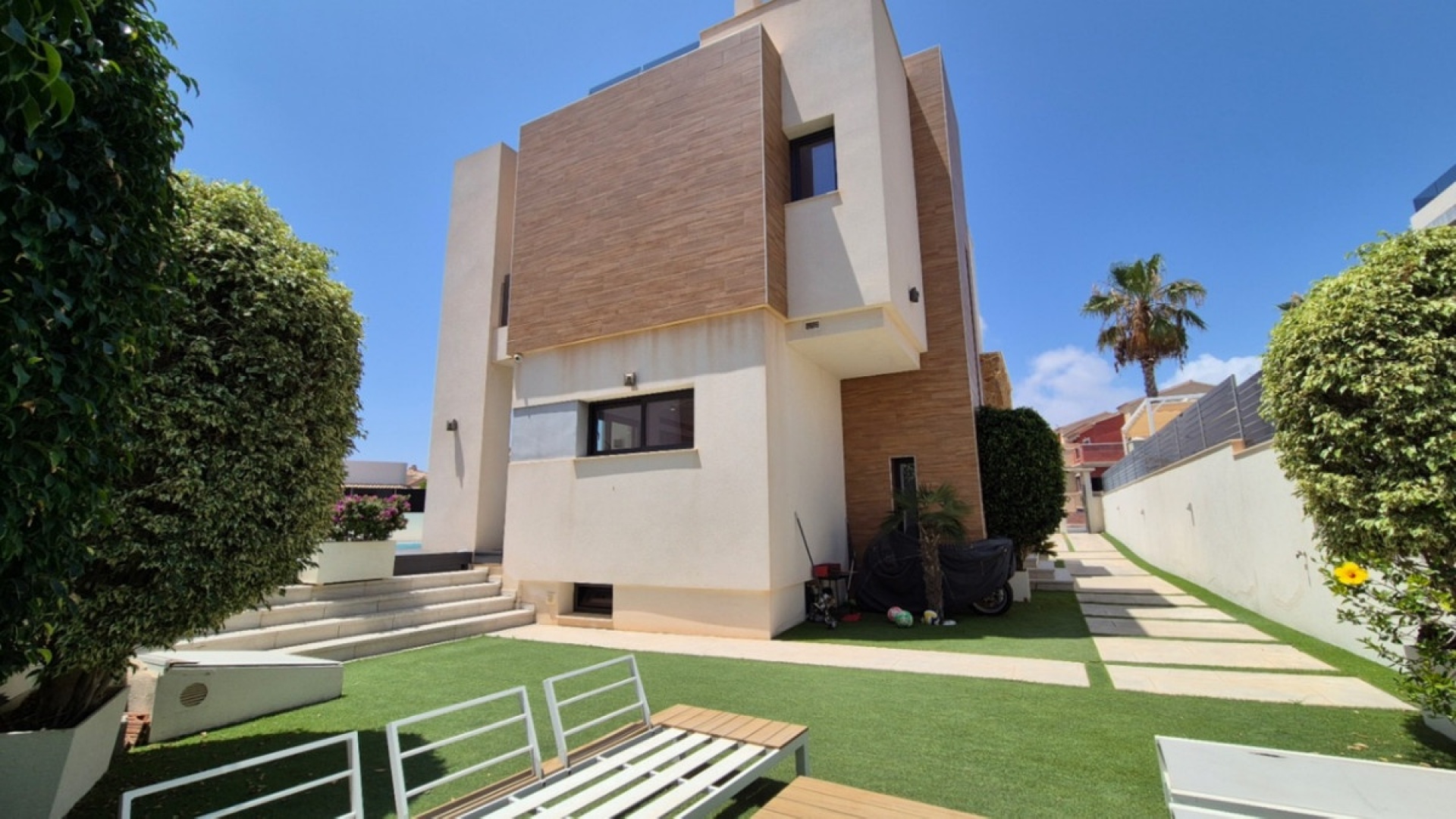 Resale - Villa - Torrevieja - Torrevieja Centro
