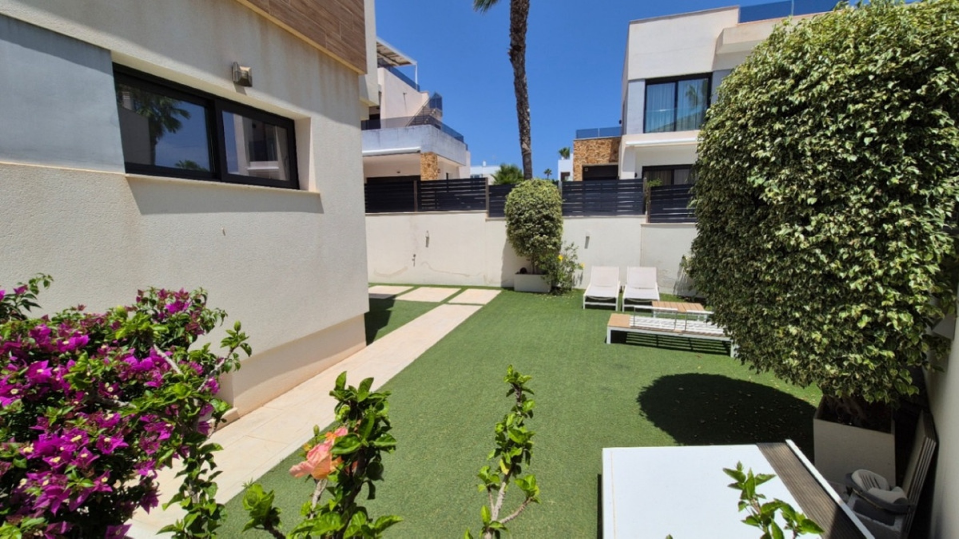 Resale - Villa - Torrevieja - Torrevieja Centro